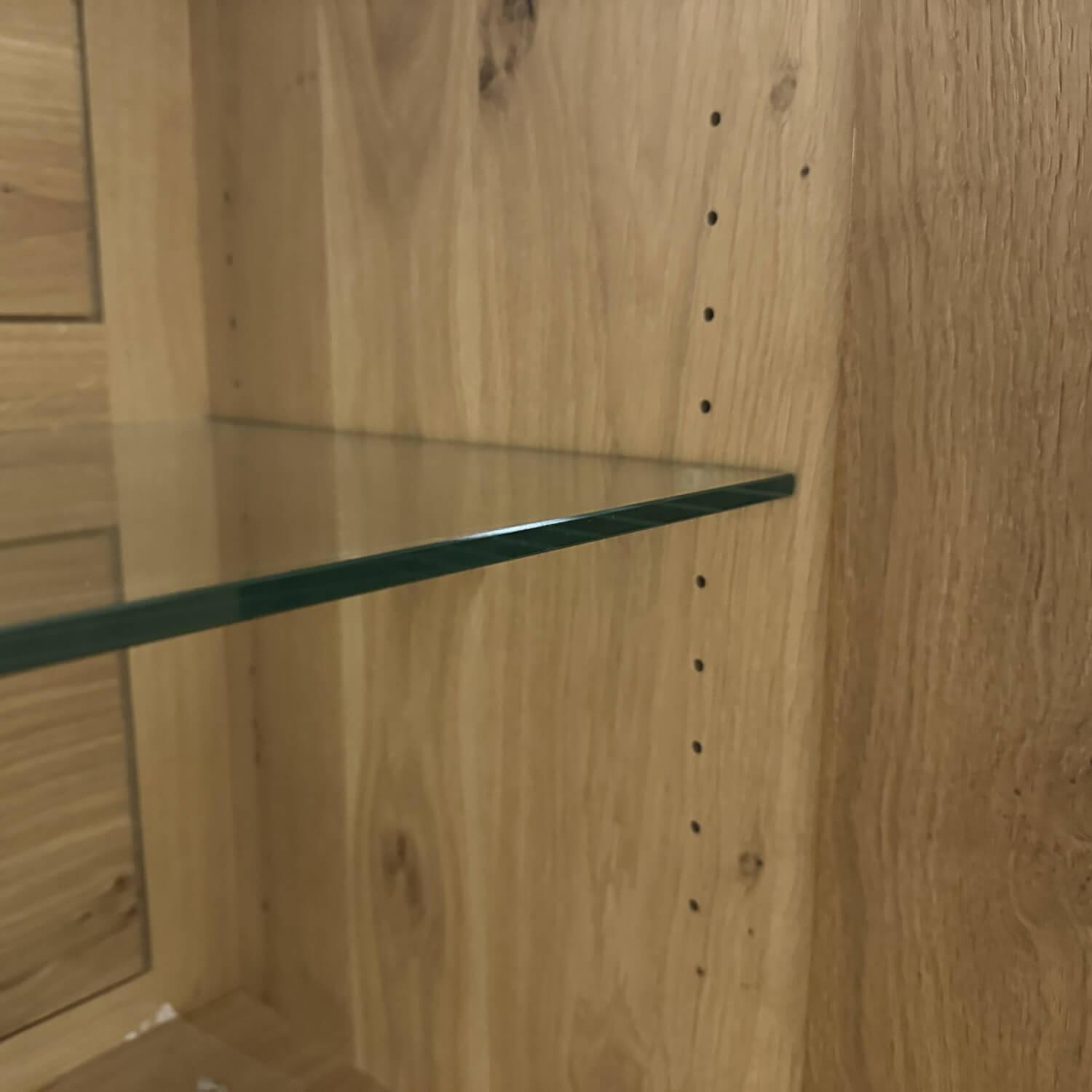 Scholtissek - Schrank Varus Knorrige Eiche Puro Geölt Türen Glas Optiwhite 9010 Weiß Matt 2 Türig - 4