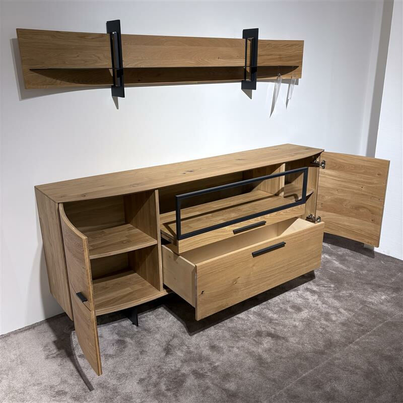 Wöstmann - Sideboard Giulia mit L-Wandboard Korpus Wildeiche Massiv Soft Gebürstet Front Wildeiche Massiv Soft Gebürstet Und Glas Gestell Metall Schwarz - 3
