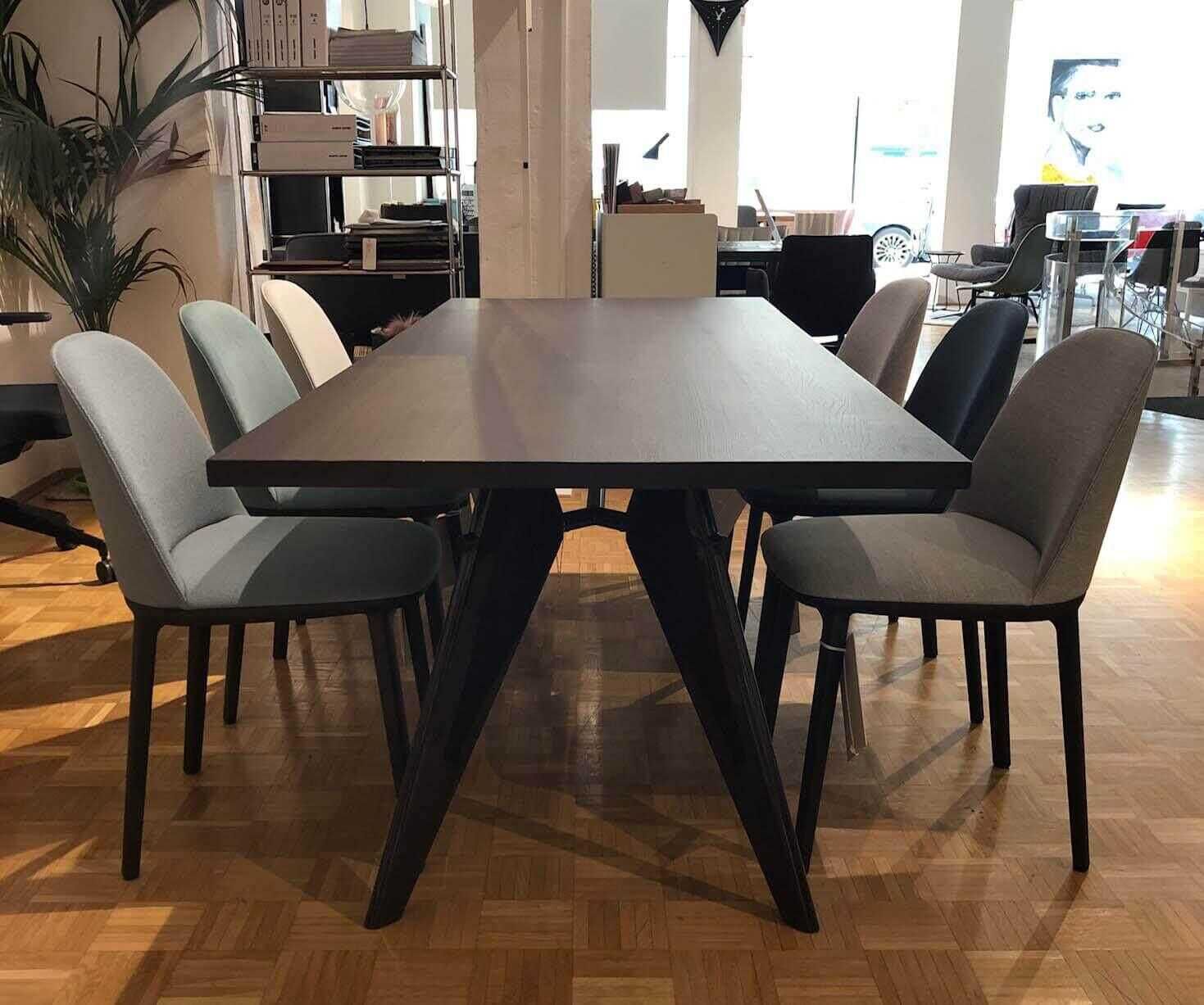 Vitra - Esstischgruppe Tisch EM Table Jean Prouvé mit 6 Softshell Side Chairs - 1