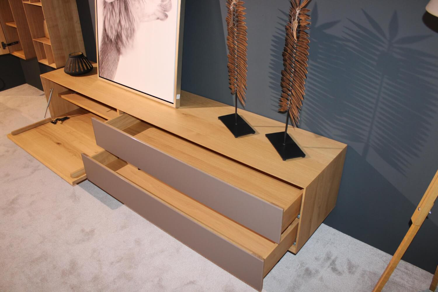 Paul Lindberg - Wohnwand Tookan Massiv Geölte Eiche Glastüre Satinato Taupe - 6