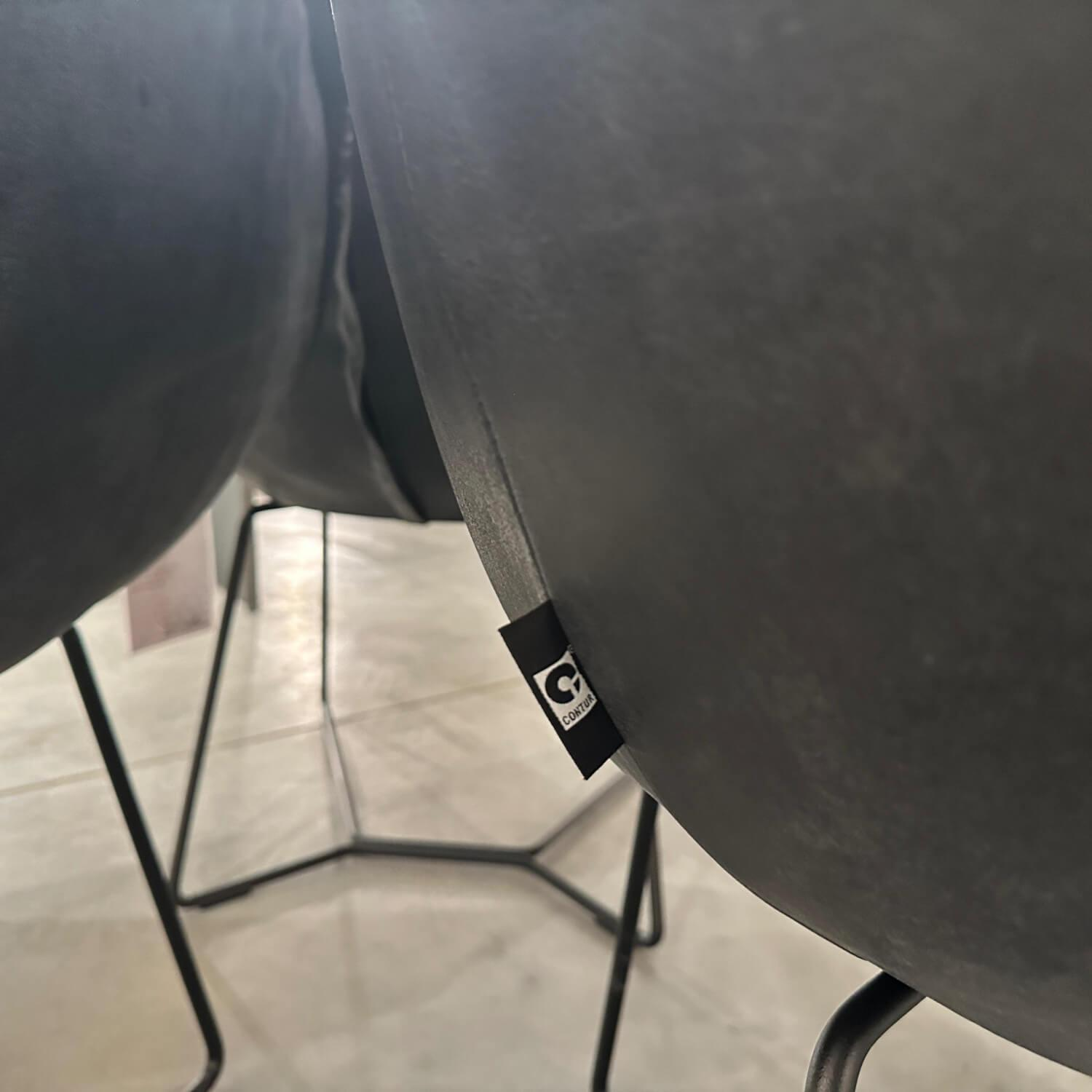 Contur - 4er Set Armlehnenstuhl Sevano Leder Miura 51 Anthrazit Gestell Metall Schwarz Pulverbeschichtet - 4