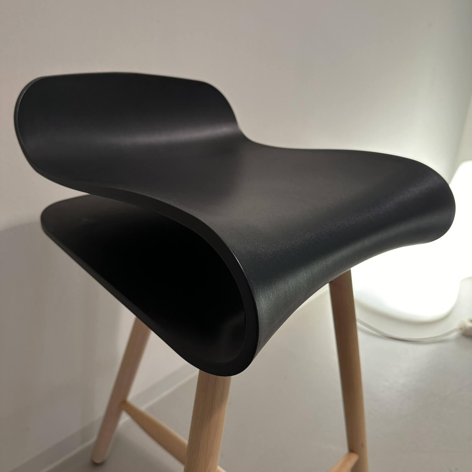 Kristalia - Barhocker BNC Sitzschale Polyurethan Schwarz Beine Buchenholz Natur Lackiert - 2