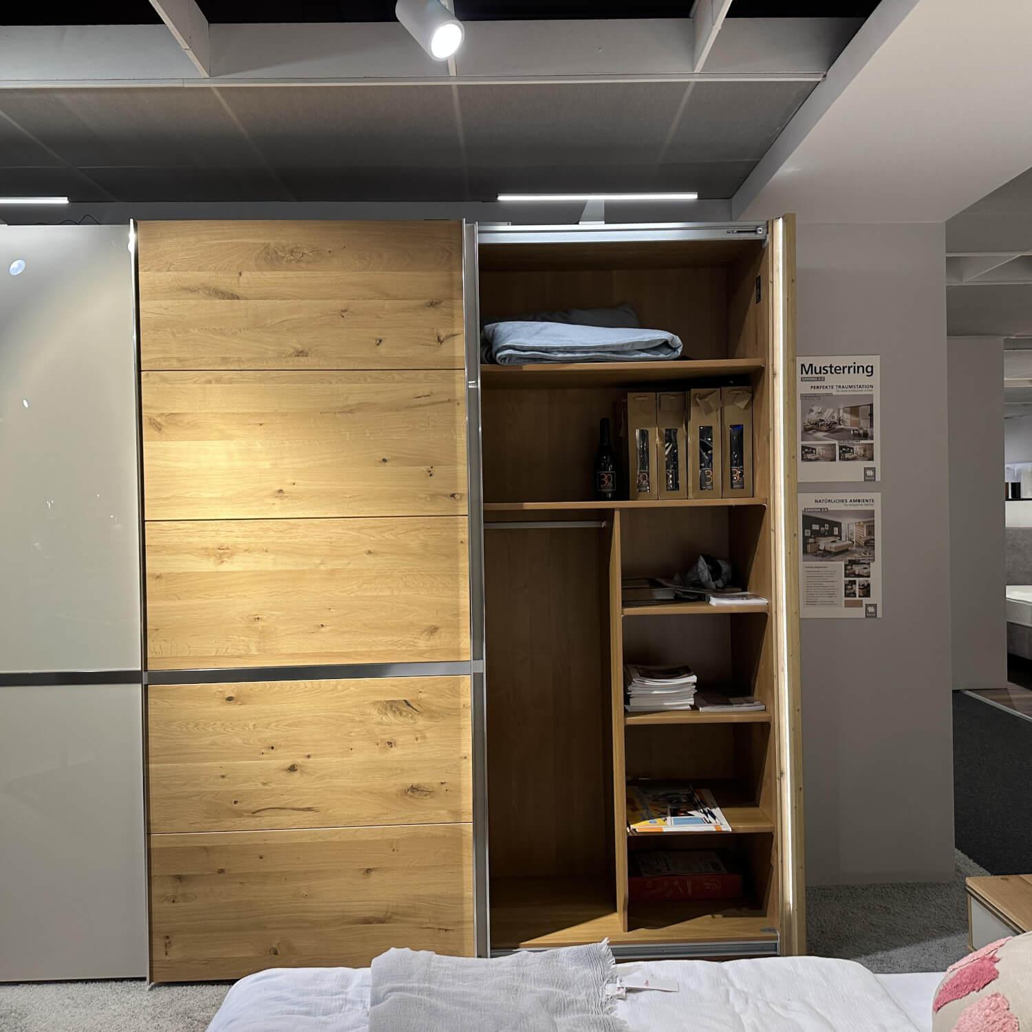 Musterring - Schlafzimmer Savona 2.0 Holz Bianco Eiche Massiv Korpus Bianco Eiche Nachbildung Türen Glas Champagner - 10