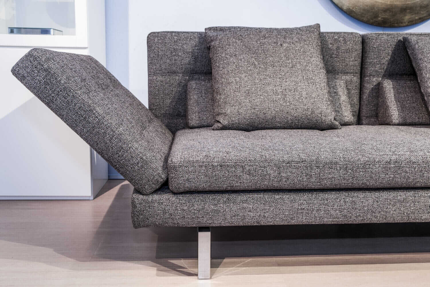 Brühl - Ecksofa Amber in Stoff grau mit verstellbaren Armlehnen - 11