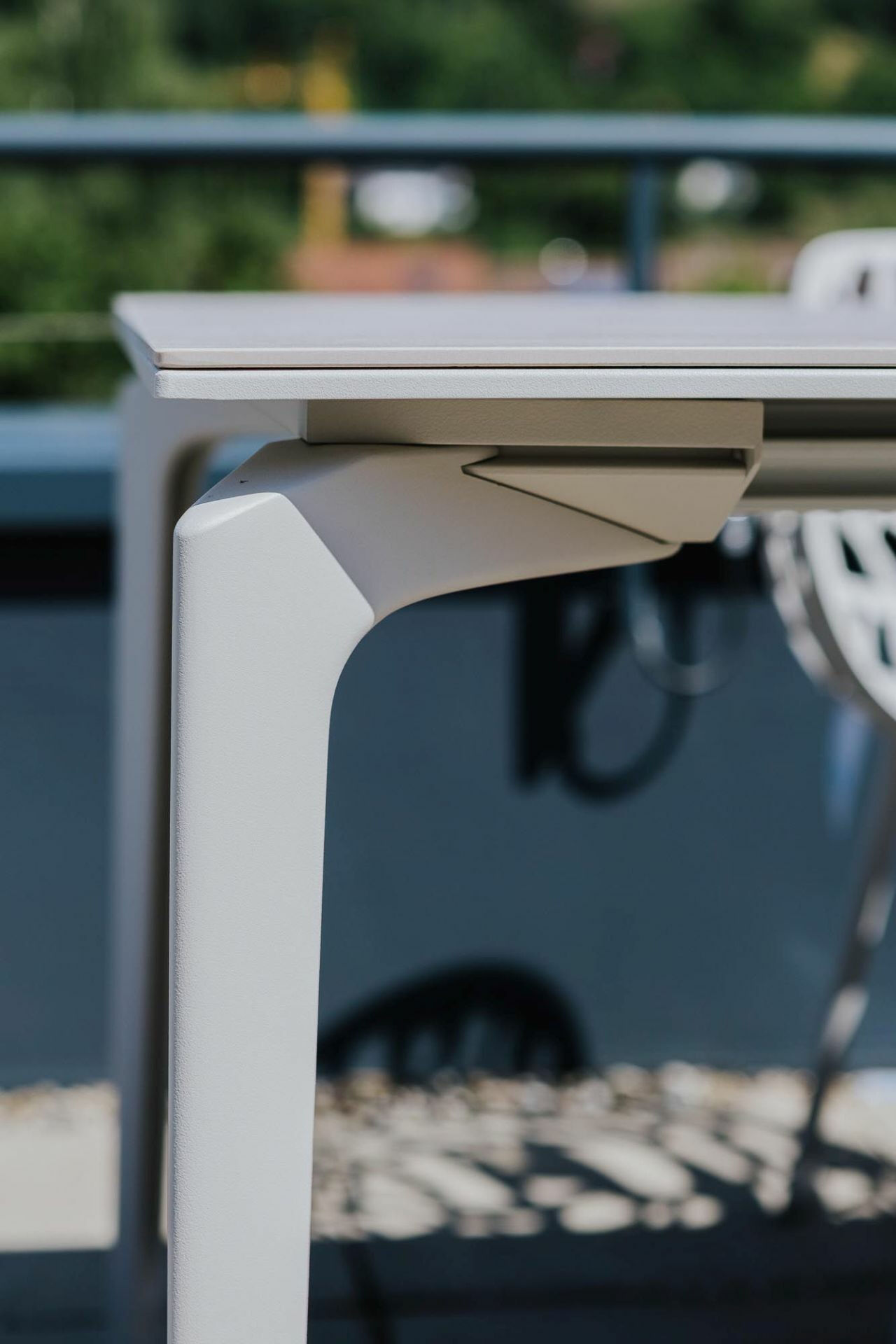 Fast - Tisch Allsize Platte Feinsteinzeug Gres Hazel Grau Beige Gestell Aluminium Pulvergrau 14 Grau Lackiert - 2