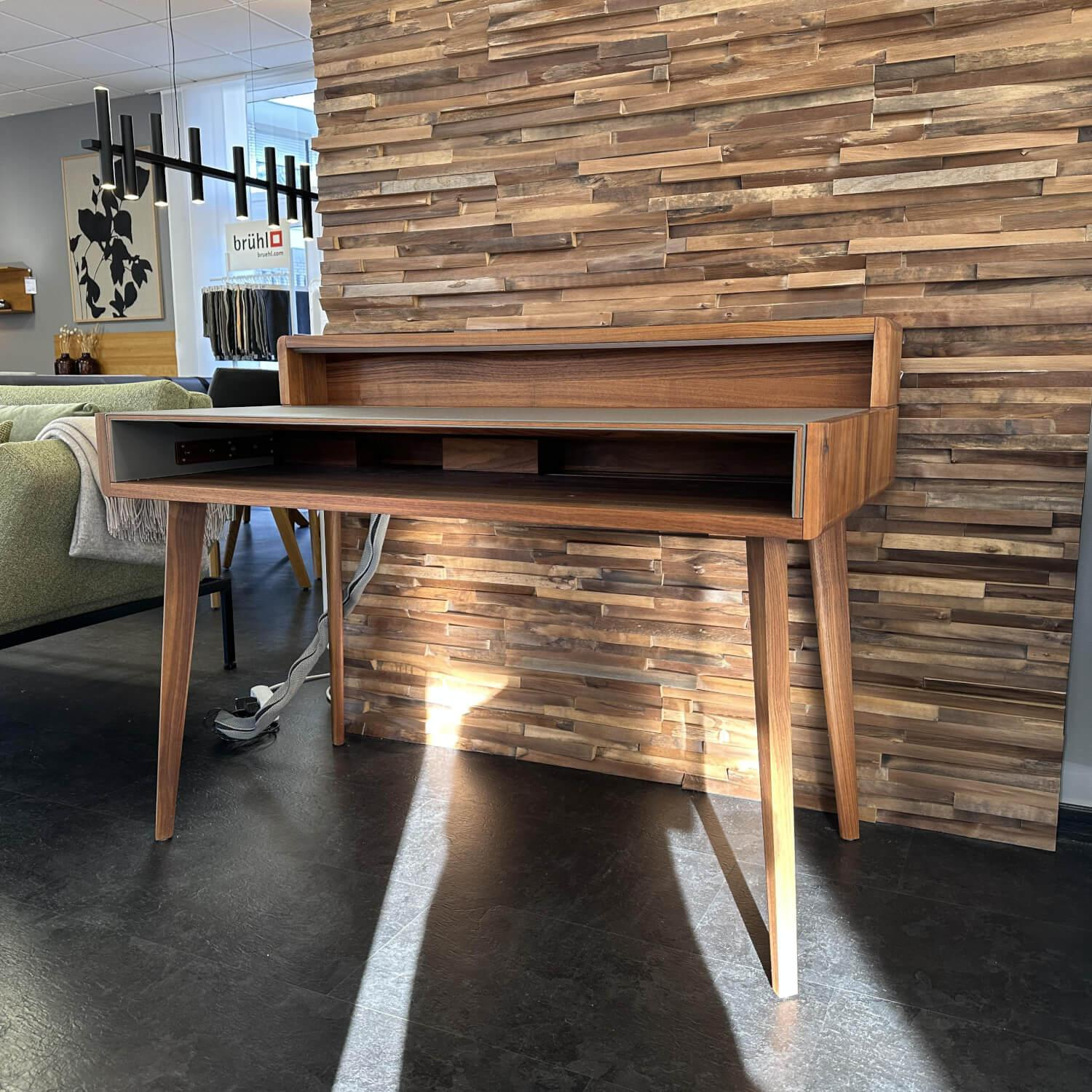 Team 7 - Sekretär Sol Nussbaum Naturöl Leder L1 41757 Mittelgrau Mit Steckdose Und Beleuchtung - 2