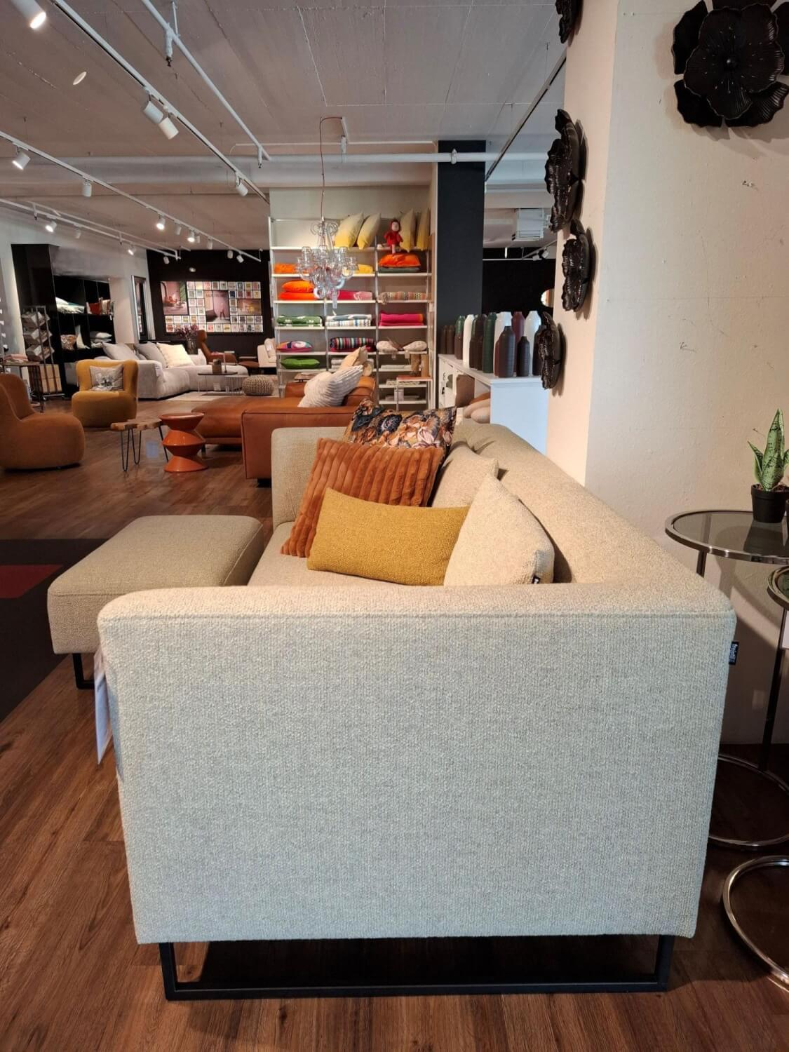 freistil Rolf Benz - Sofa K SOB 160 202 Stoff 7463 Kieselgrau Grau Stahlkufe Tiefschwarz Mit Hocker Und Kissen - 5
