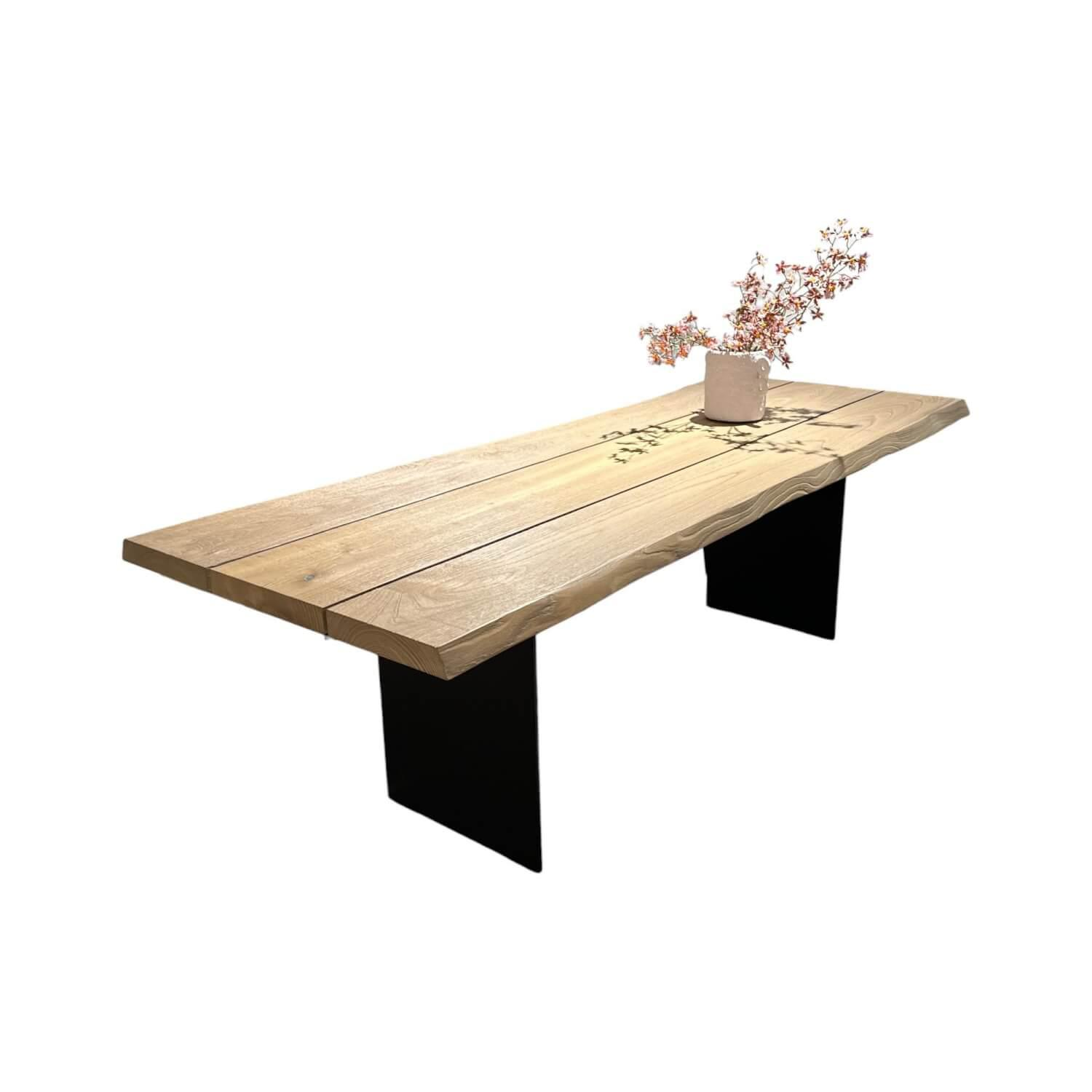 Janua - Outdoortisch SK04 Komposit Tischplatte Kastanie Gebürstet Ton Sand Gestell RAL 9005 Tiefschwarz - 1