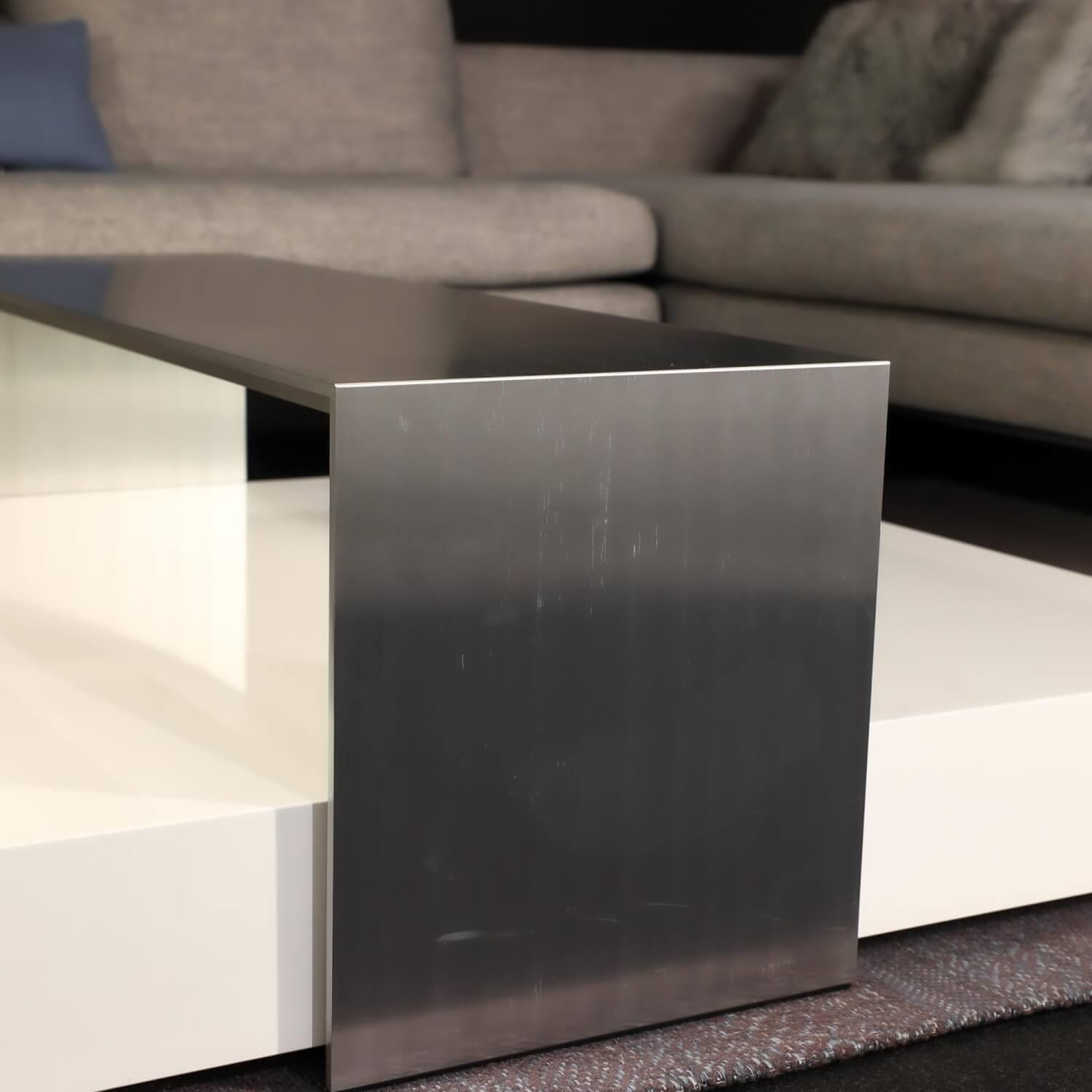 Cassina - Couchtisch Note Niedrig Mit Rollen Lack Glänzend Weiß Und Brücke Aluminium Eloxiert - 7