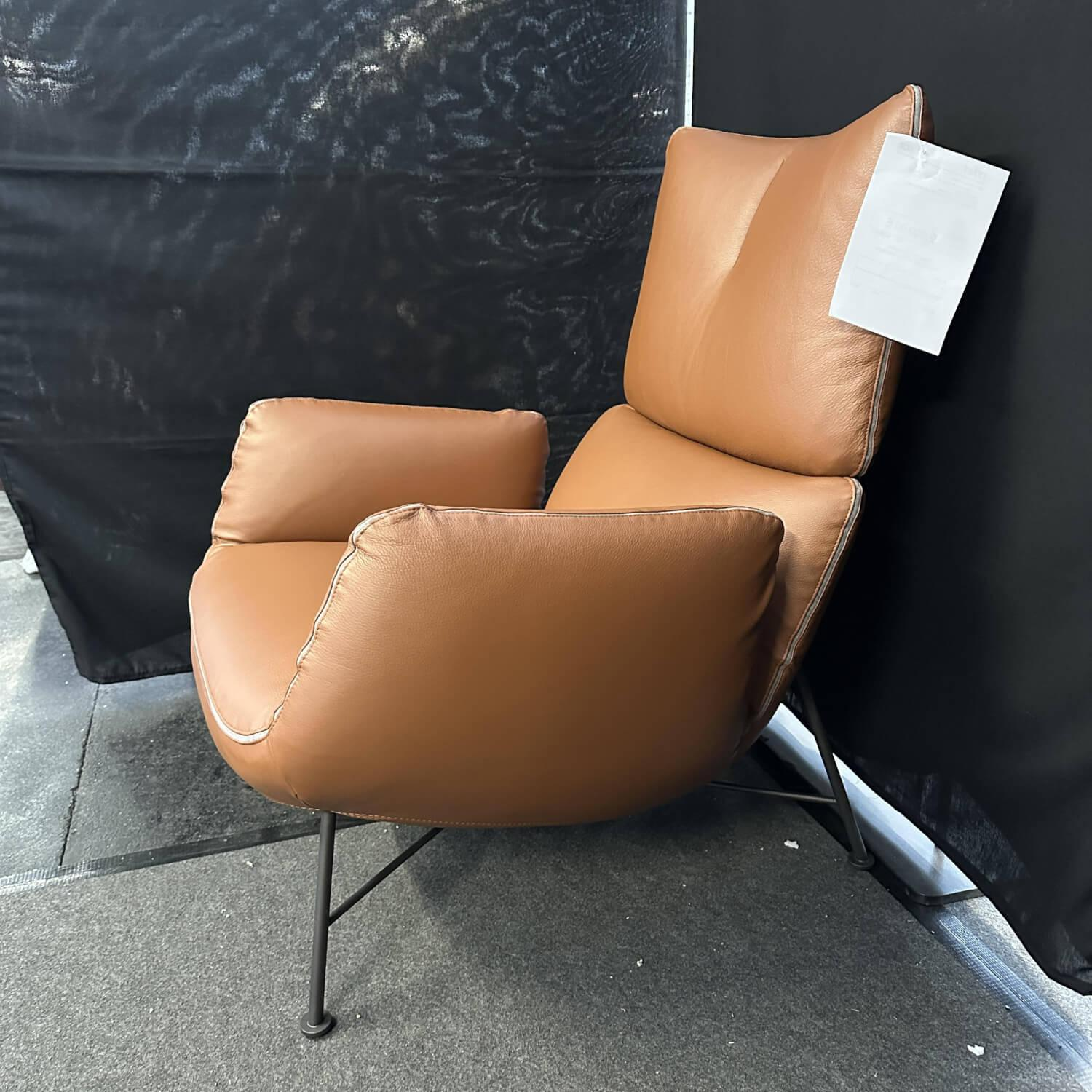 COR - Sessel Jalis Lounge Leder 249 Cognac Nahtband Mittelgrau Drahtgestell Schwarzbraun mit Hocker - 2