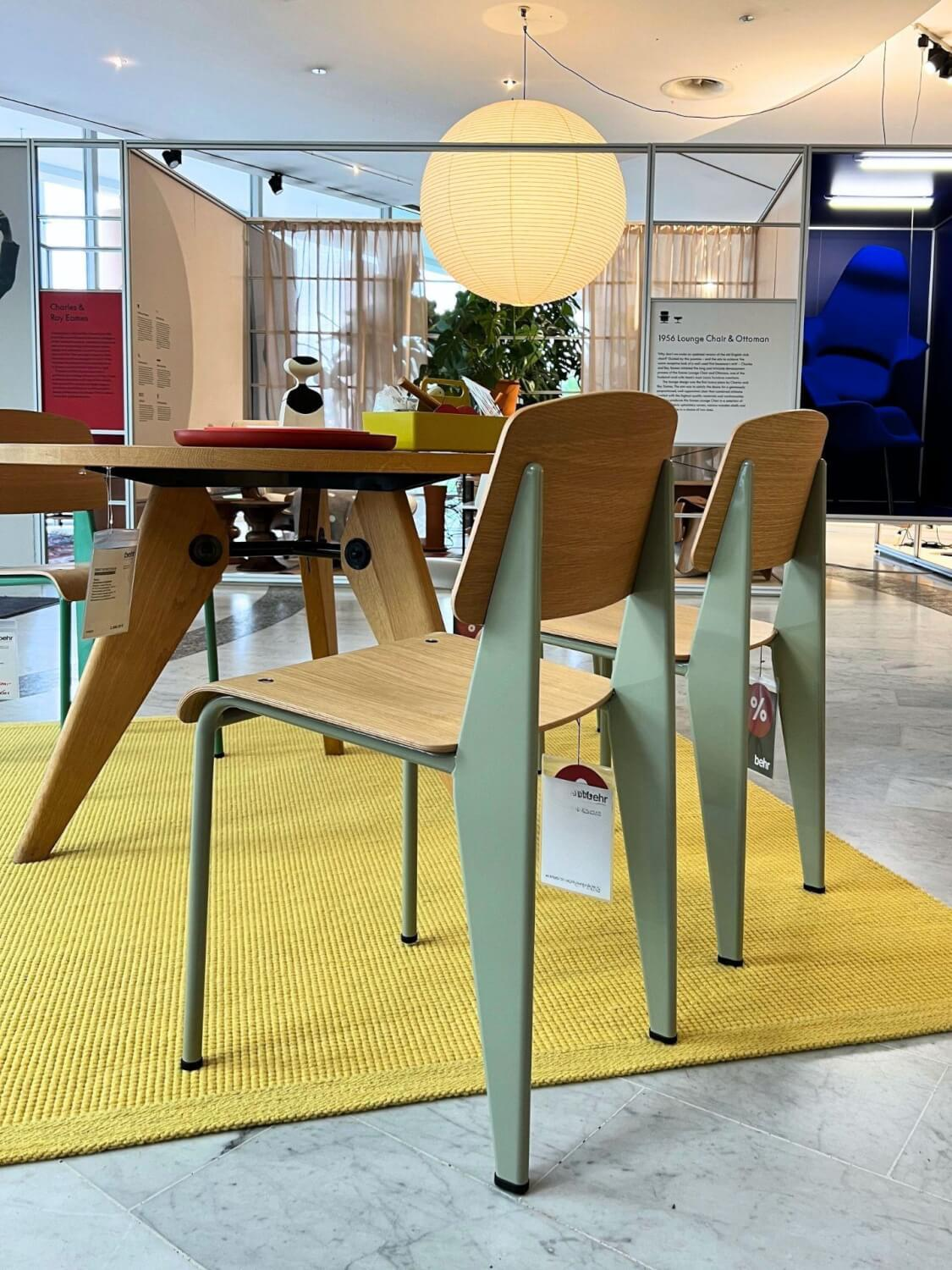 Vitra - 2er-Set Stuhl Standard Eiche Natur Gestell Stahl 13 Prouvé Gris Vermeer Grau Grün Glatt - 4