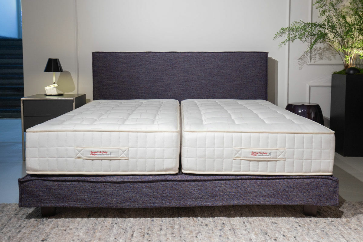 Treca Interiors - Boxspringbett Fine Stoff Passion Blau Füße Cube Wenge mit 2 Obermatratzen - 6
