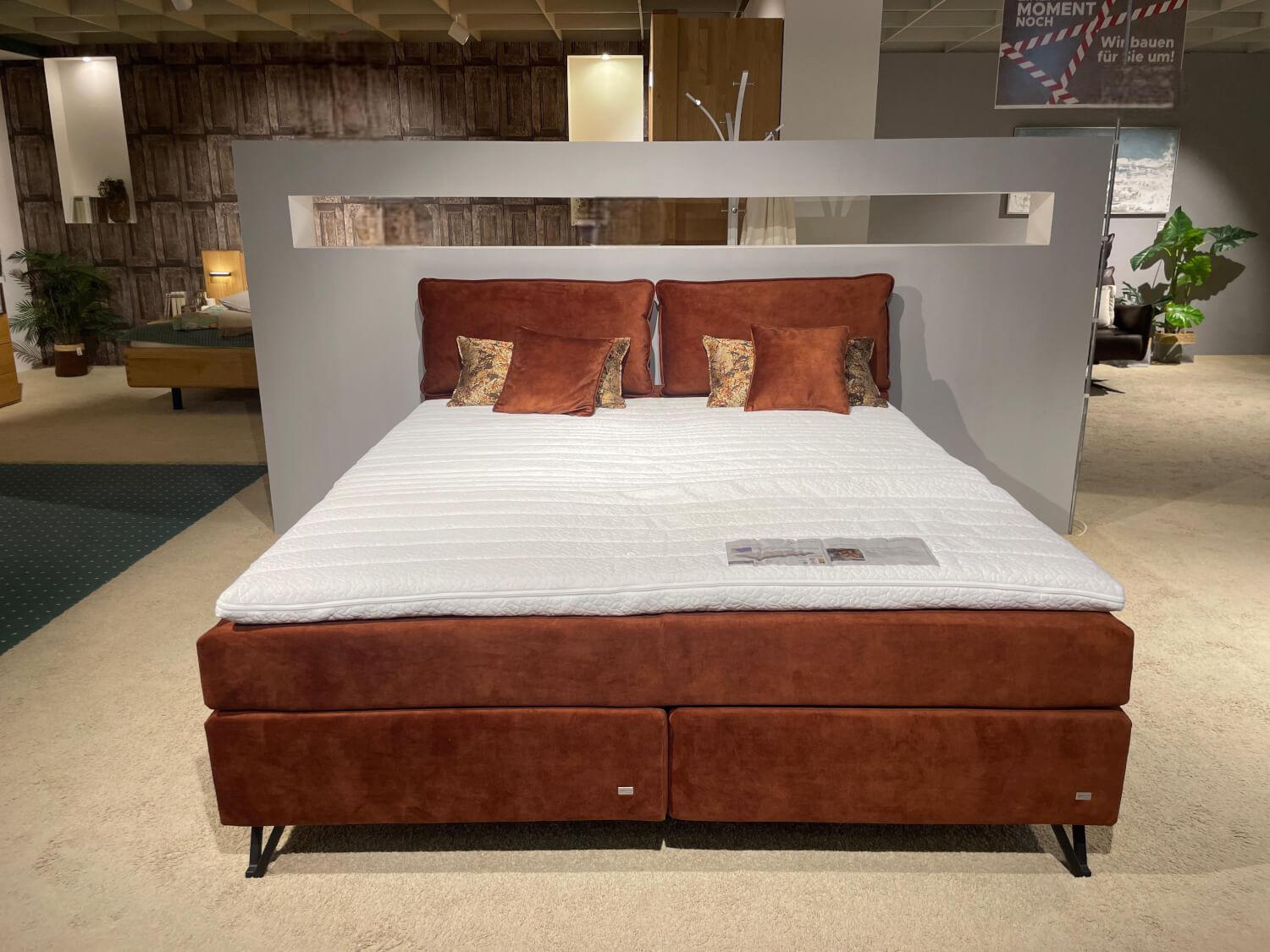 RUF Betten - Boxspringbett Cushido ALX R Stoff 07909 Rot Braun Fuß Mattschwarz Inklusive Kissen - 3