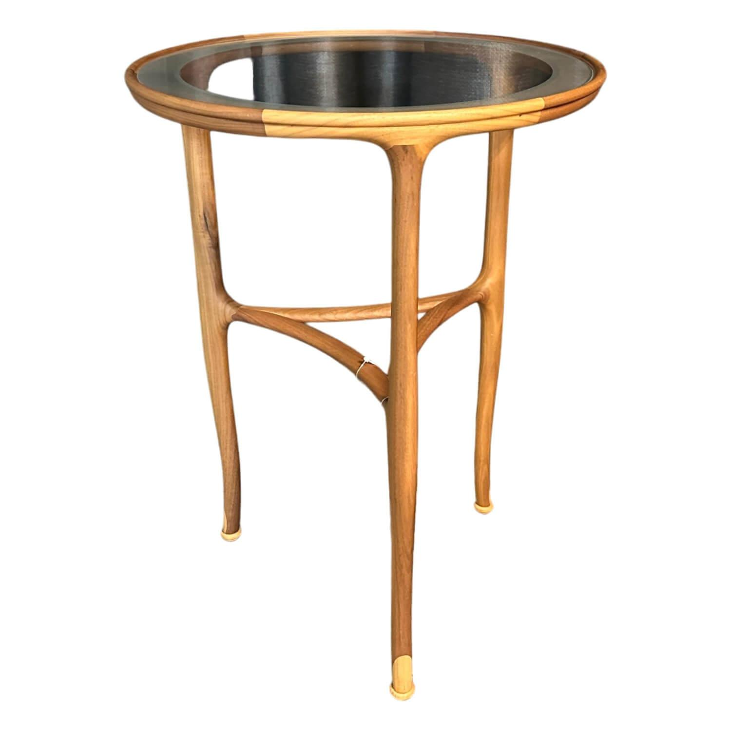 Cecotti - Beistelltisch Louis Primero Glasplatte Satinierter Rand Gestell Amerikanischer Nussbaum Mit Details In Ahorn - 1