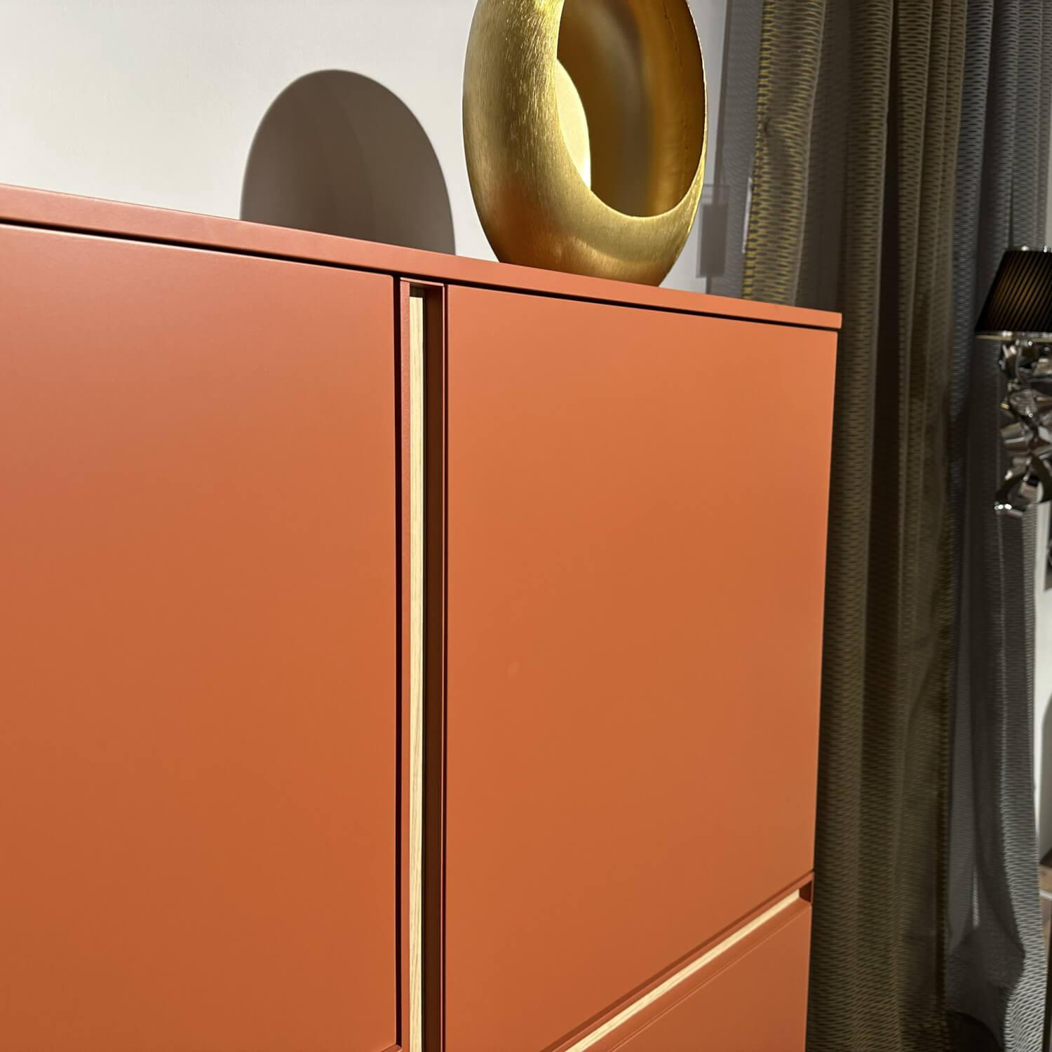 Contur - Highboard Venzone Lack 171 Tabasco Orange Gestell Metall Einsatz Eiche - 2