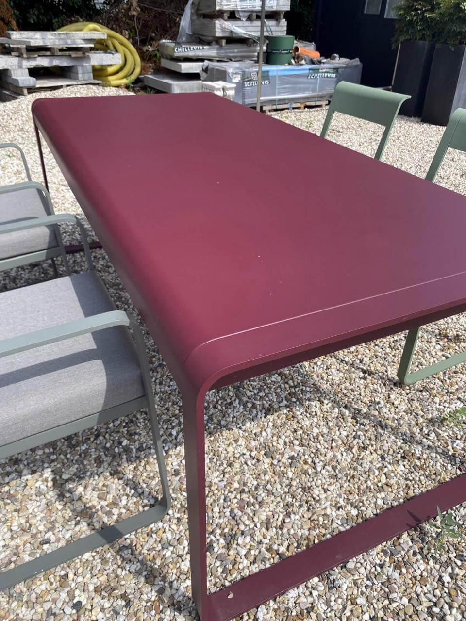 Fermob - Gartengruppe Bellevie Aluminium Pulverlack Sessel Rosmarin Grün Grau Tisch Schwarzkirsche Rot Violett Mit Sitzkissen - 5