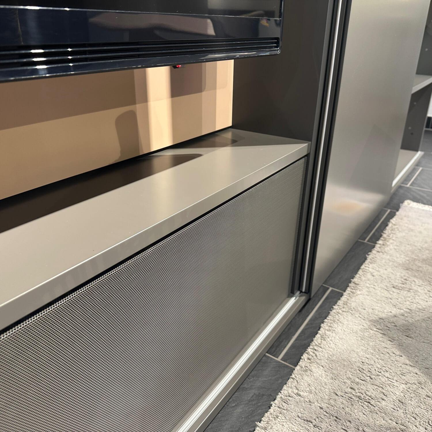 Interlübke - Wohwand Studimo Lack M16 Elephant Grau Rückwand Lack M49 Rosenquarz Rosa Beige Mit TV Und Beleuchtung - 4