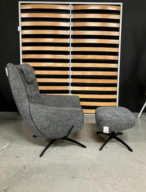 Jori - Loungesessel Griffon Stoff Mephis 10 Grau 4-Sternfuß Metall Schwarz Lackiert Inkl. Hocker - 2