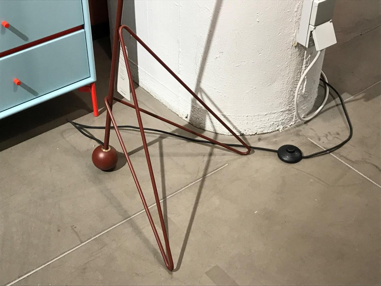 &tradition - Stehleuchte Tripod HM8 Farbe Maroon - 4