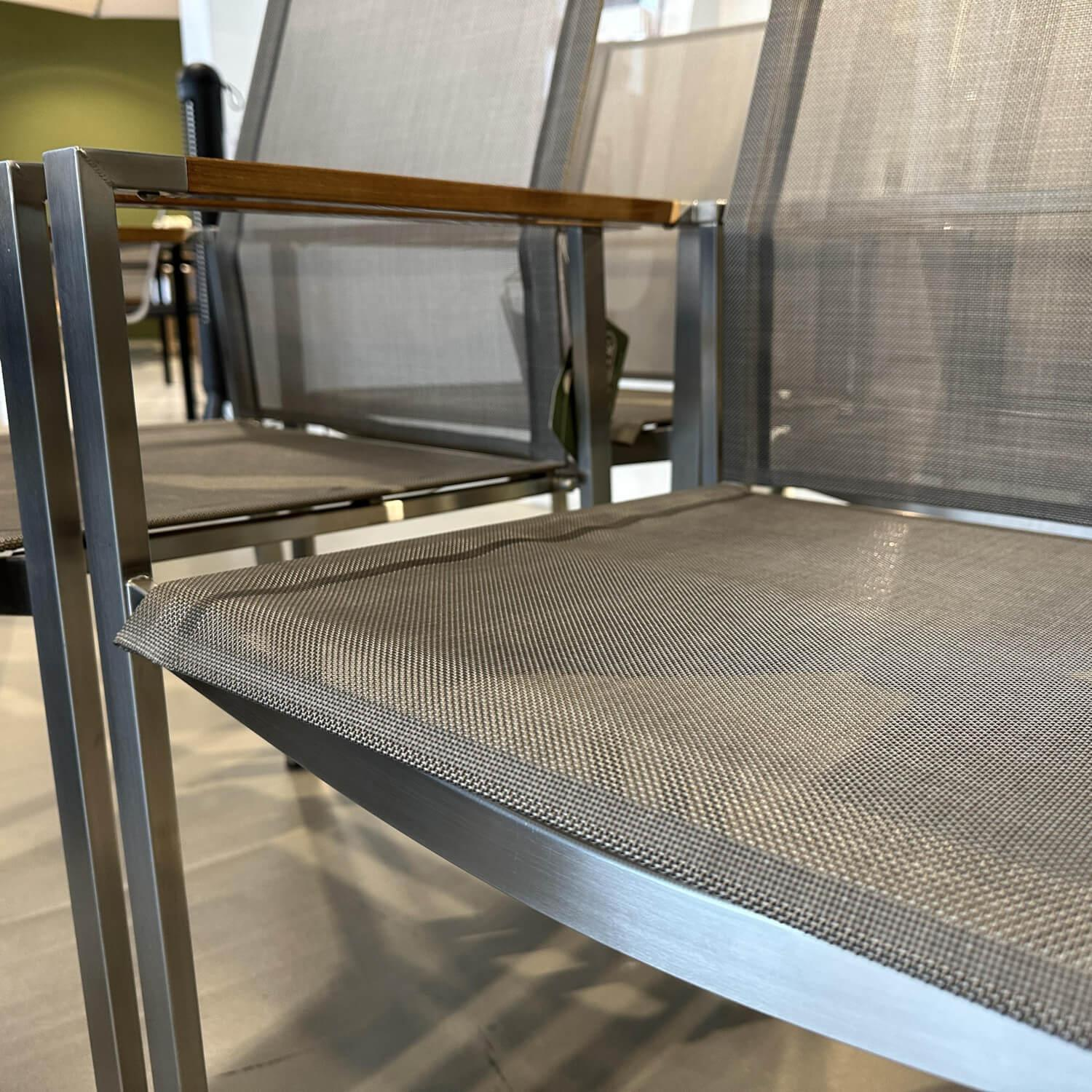 Barlow Tyrie - 6er Set Stapelstuhl Mercury Bespannung Sling Titanium Grau Gestell Edelstahl Mit Teakholz Armen - 2