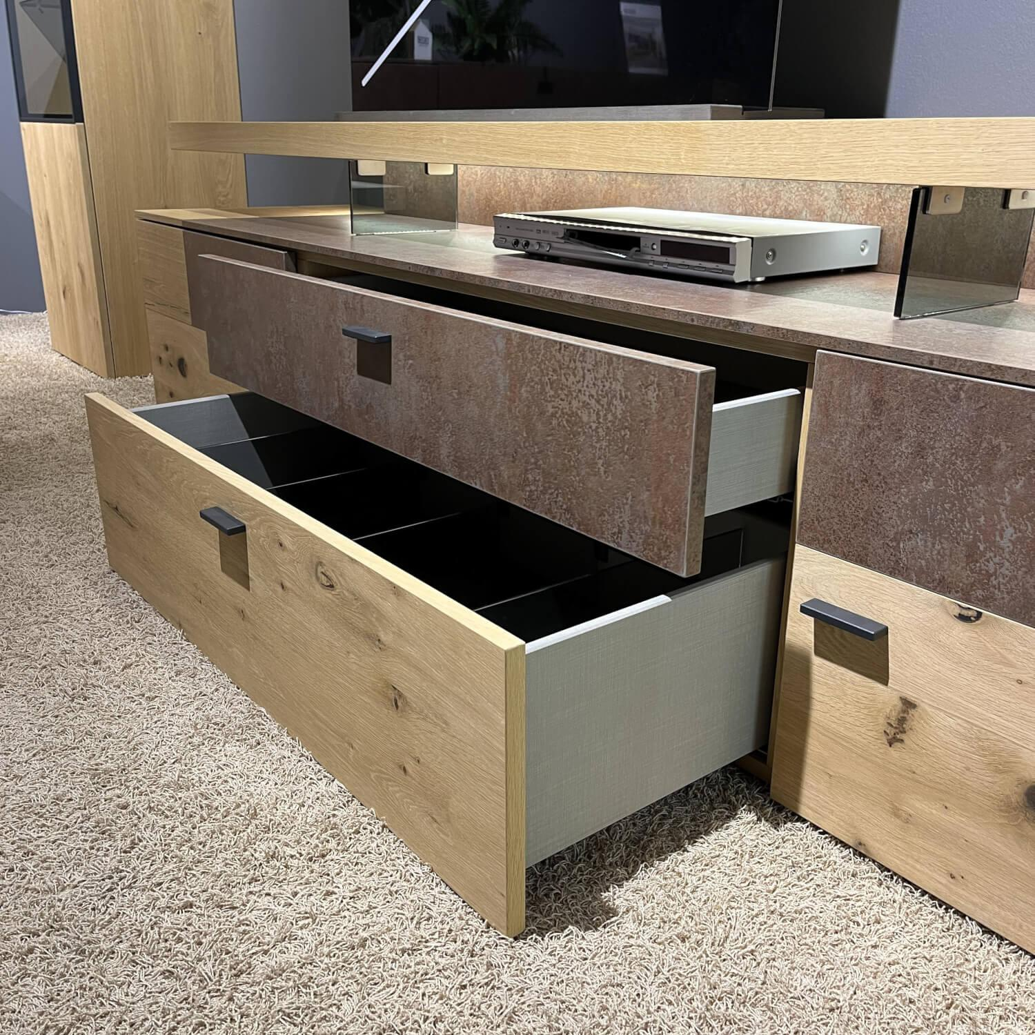 Gwinner - Wohnwand Mondo Cantato CN7 Balkeneiche Natur 2205 Akzent Rostoptik - 9