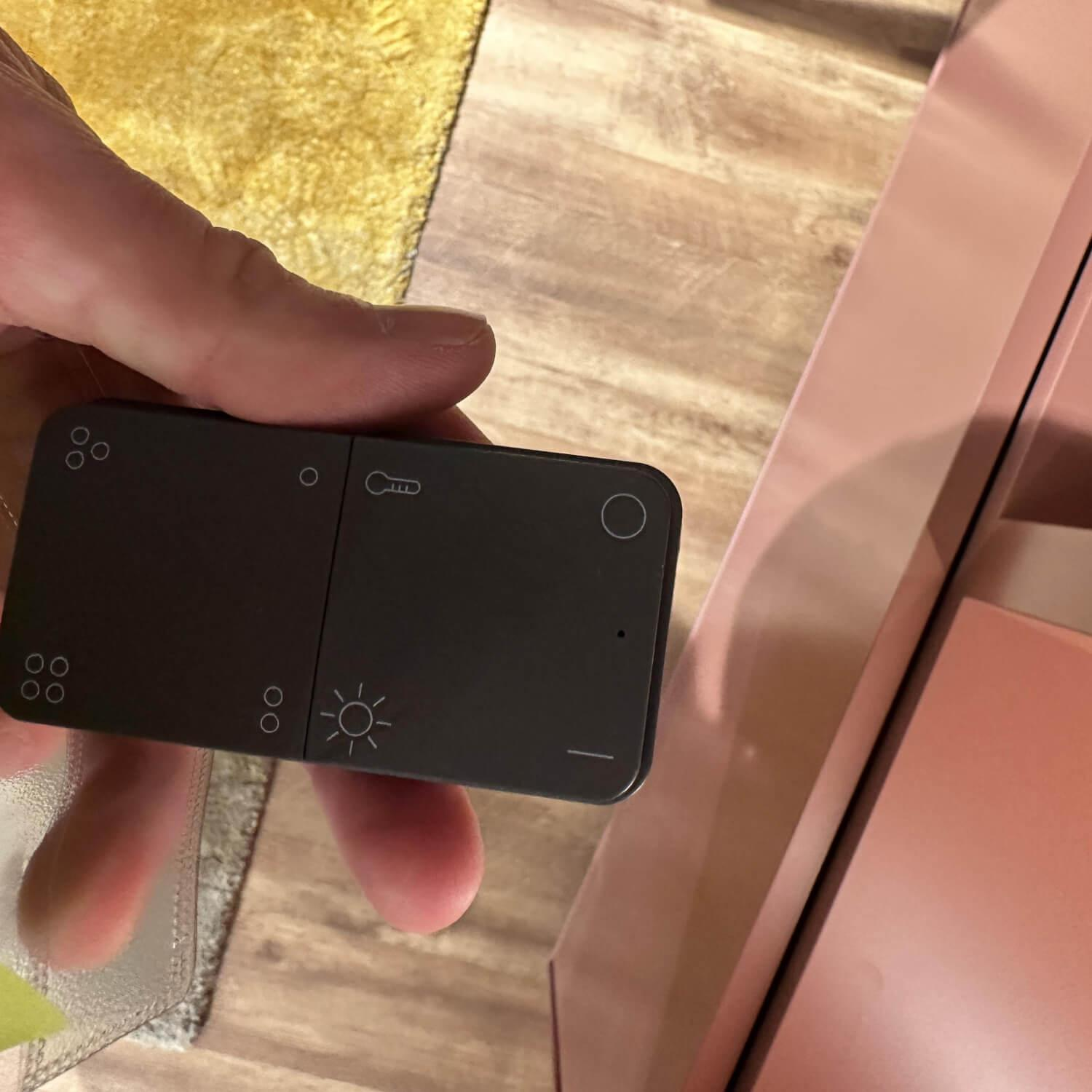 Contur - Highboard Colore Lack Matt Samtbeere 489 Rosa Rot Sockelrahmen Drehfuß Vitrine Klarglas Mit LED Beleuchtung - 4