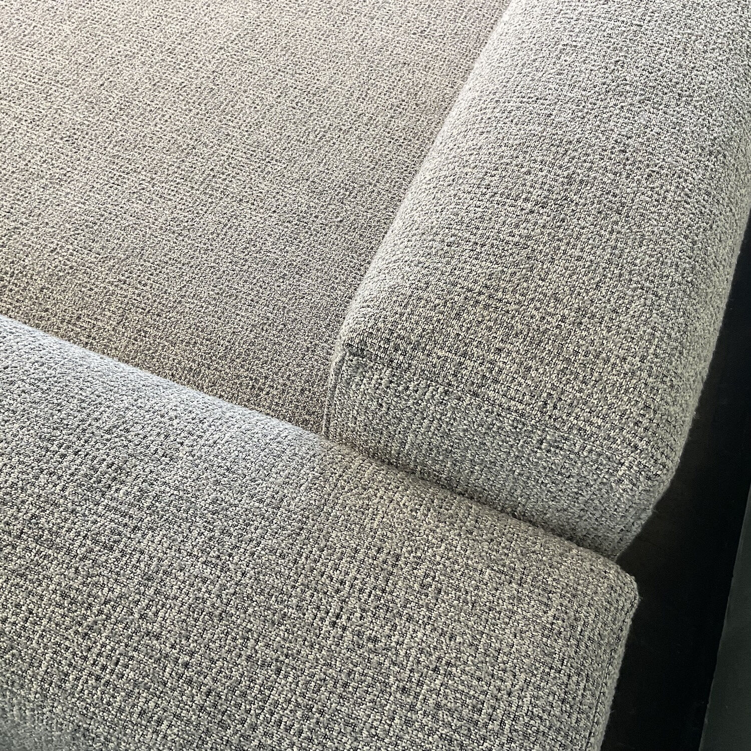 Casamobile Living - Ecksofa Padua aus Stoff Storm 2 Light Grey Grau Füße Schwarz Inklusive Beistelltisch - 5
