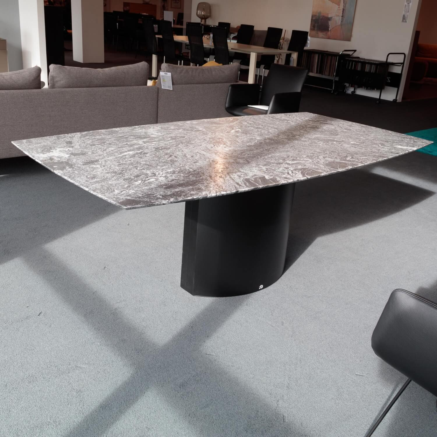 Draenert - Esstisch Adler ll Platte Gneis Silver Paradiso Grau Geledert Sockel Oval Schwarz Beschichtet Ohne Rollen - 7