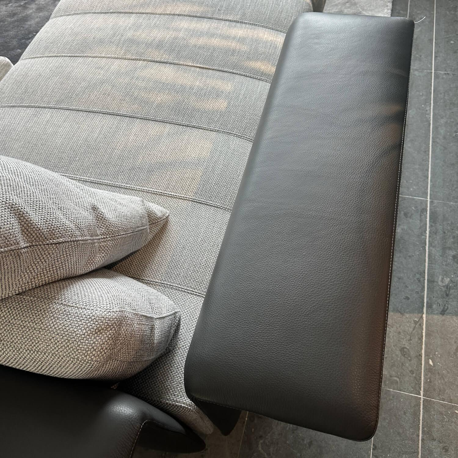 Minotti - Ecksofa Freeman Duvet T Wing Stoff Milennium 05 Ghiaccio Grau Inklusive Kopfstütze Und Hocker Freemann Pelle Aspen Stone Grey - 9