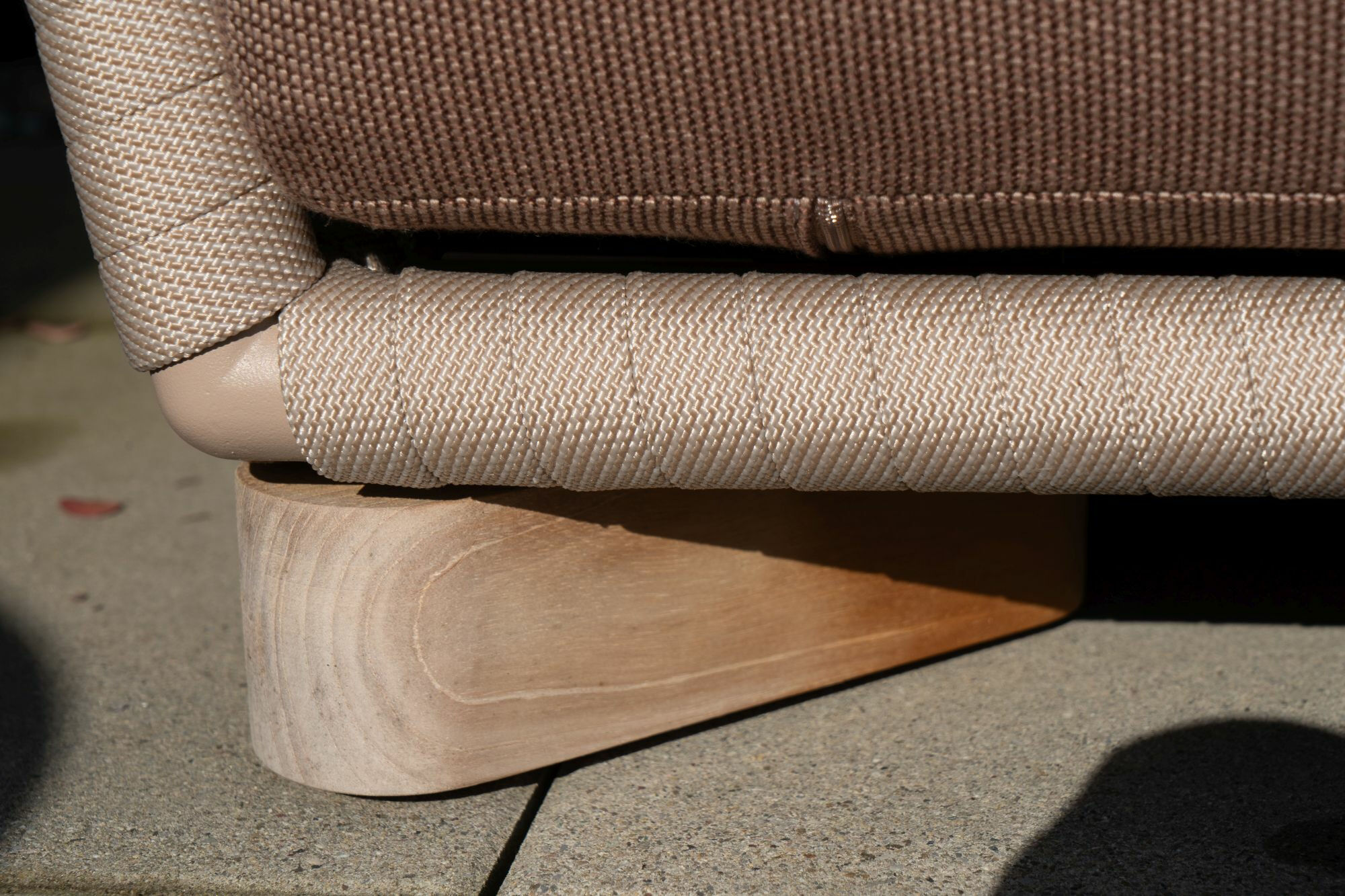 Kettal - Sofa Grand Bitta 3-sitzer Geflecht Rope Reed Z06 Braun Fuß Teak Mit Kissen Stoff Karakum Braun Und Stoff Cambium - 2