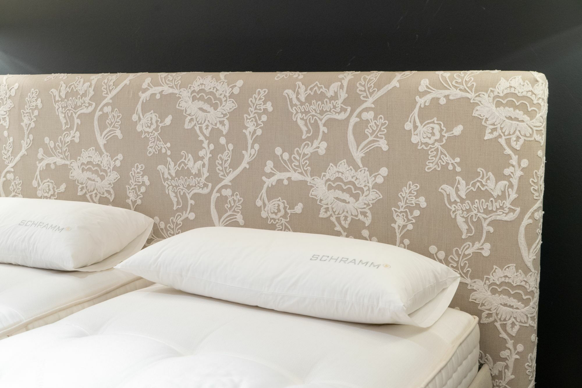 Schramm - Doppelbett Gala GA28-S-3B Stoff Max 220 Beige Uni Fuss MS 20 Alu Matt Ohne Matratze Und Untermatratze  - 4