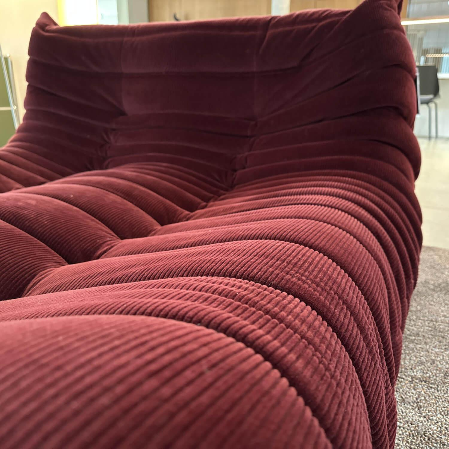 Ligne Roset - Liegesofa Togo Stoff Cordoue 2 Aubergine Rot Violett - 2