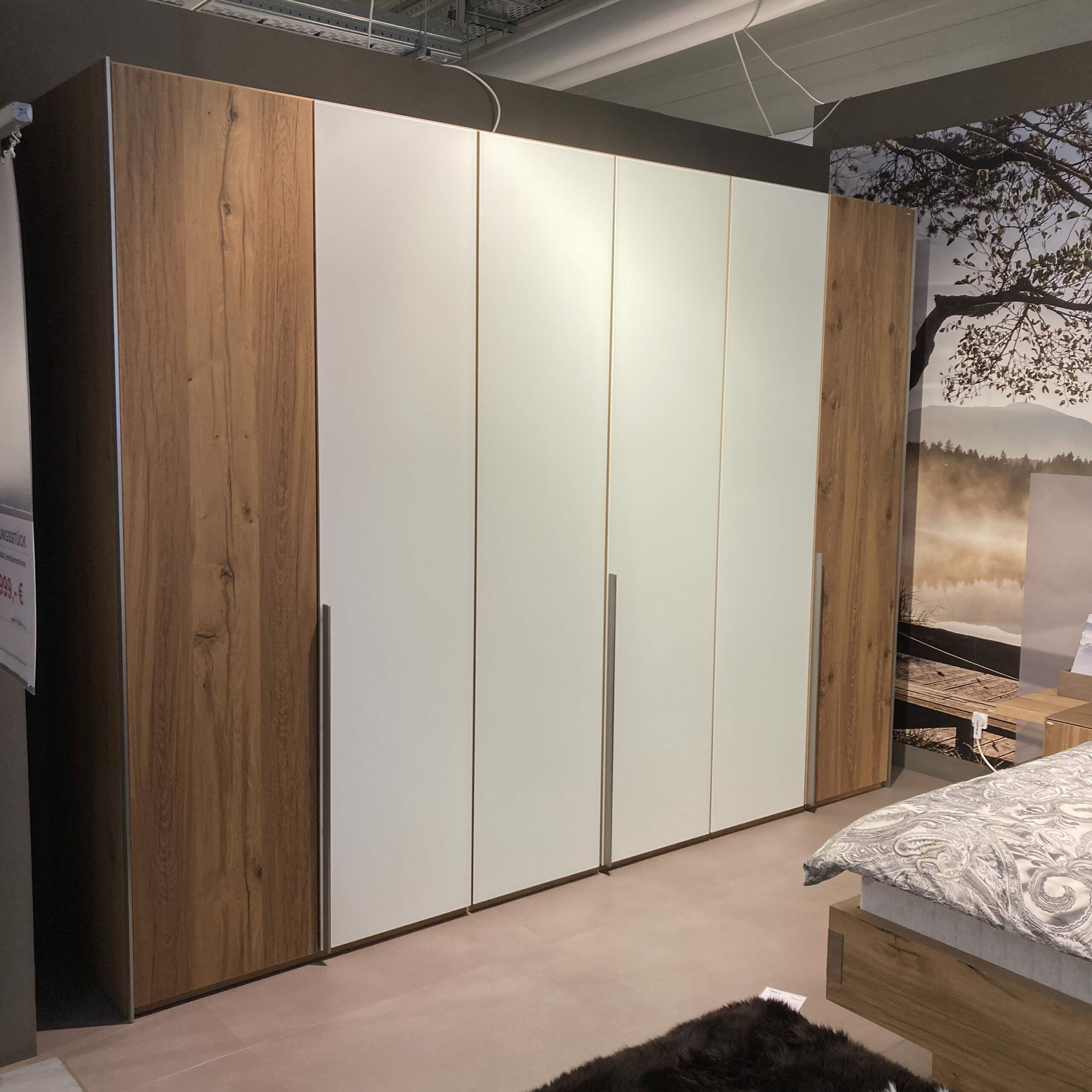 Voglauer - Drehtürenschrank V Alpin Korpus Eiche Altholz Front Glas Optiwhite Weiß Griffe Edelstahl Gebürstet Mit Spiegel Und Beleuchtung - 5