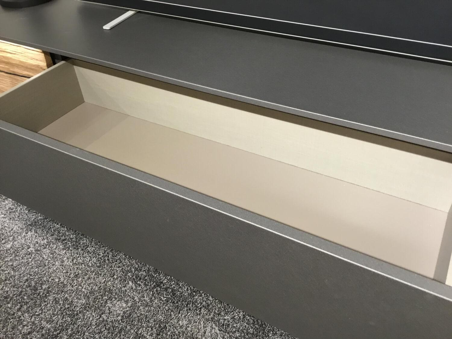 Musterring - Sideboard MR Jana 710143 Lack Graphit Anthrazit Absetzung Spaltholz Eiche Lackiert Mit Beleuchtung - 2