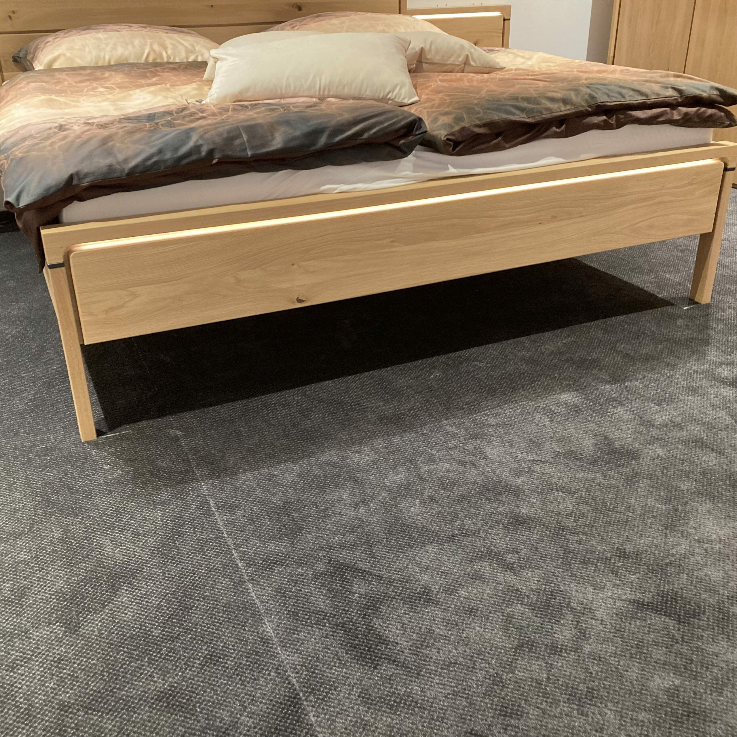 Musterring -  Bett Anconia Eiche Natur Massiv Mit 2 Hängekonsolen Mit Aufsatzpanleele Eiche Natur Massiv Griffe Eiche Natur Anthrazit Inklusive Beleuchtung Ohne Lattenrost Ohne Matratze - 3