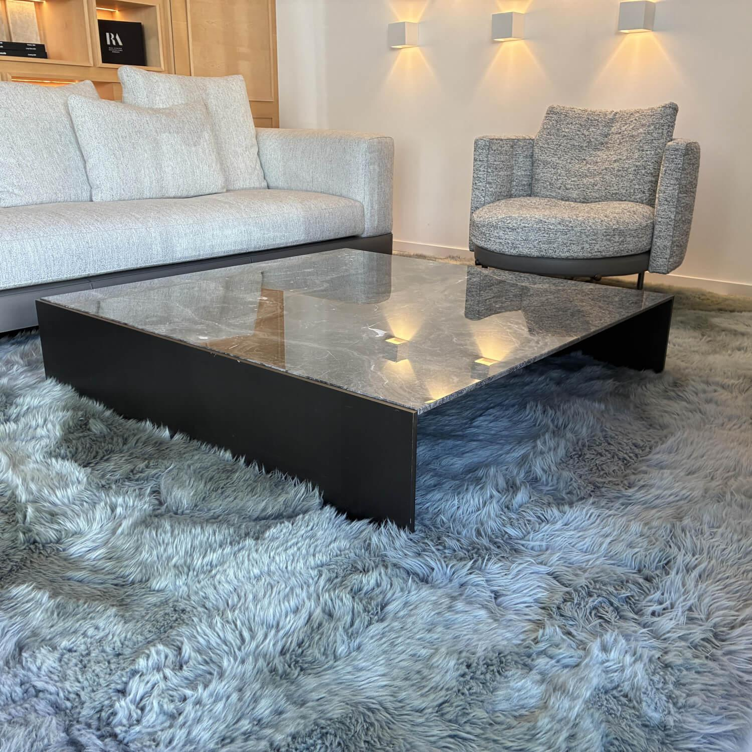 Minotti - Beistelltisch Linha Platte Marmor Grigio Orobico Grau Gestell Aluminium Goldbraun - 3