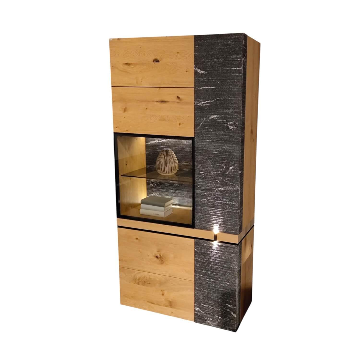 Voglauer - Vitrine V-Rock Alteiche Rustiko Gebürstet Steinakzent Alpengranit Schroff Schwarzgrau - 1