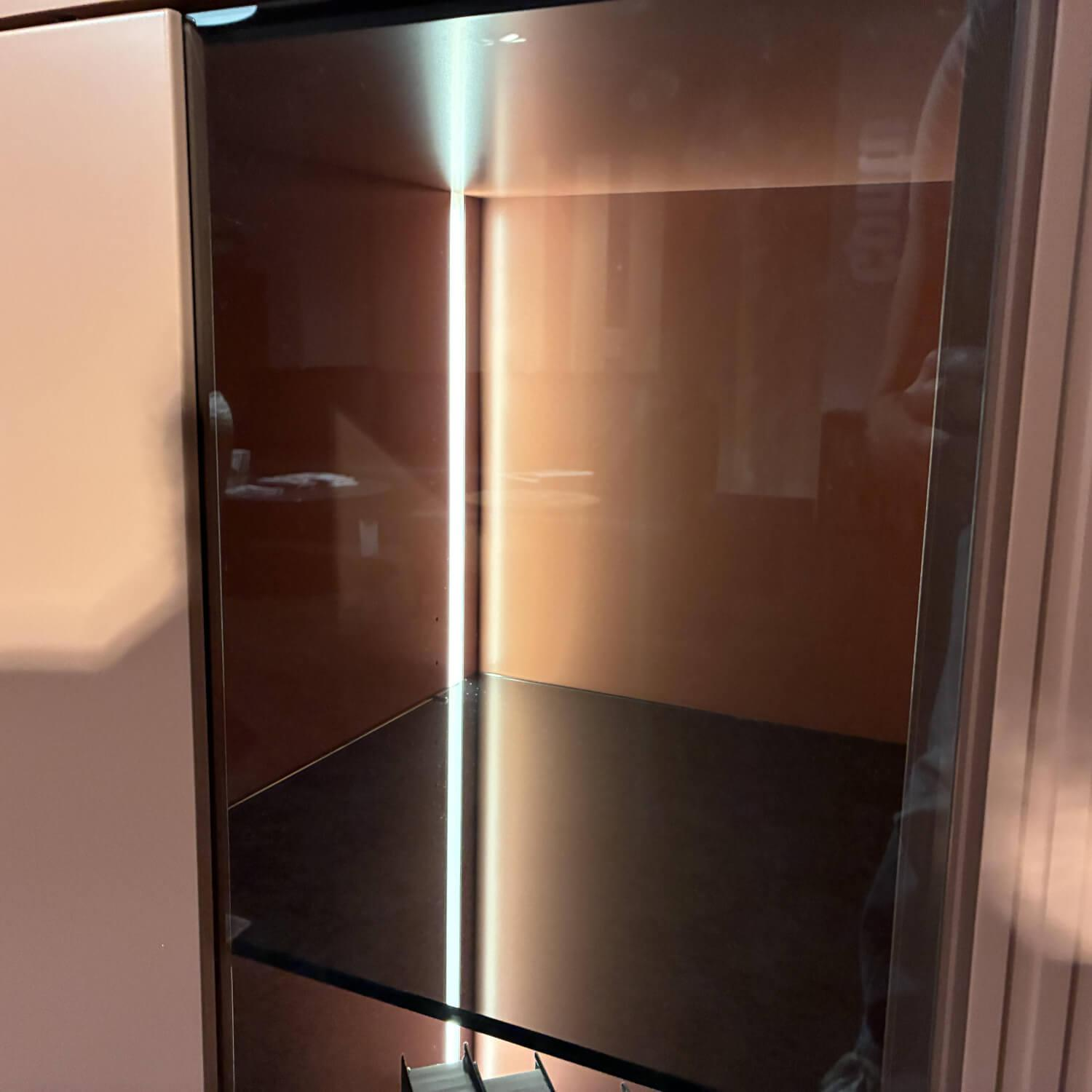 Contur - Highboard Colore V3 Lack Samtbeere Rosa Mit Rillenoptik Inklusive Einlegeböden Und Beleuchtung - 3