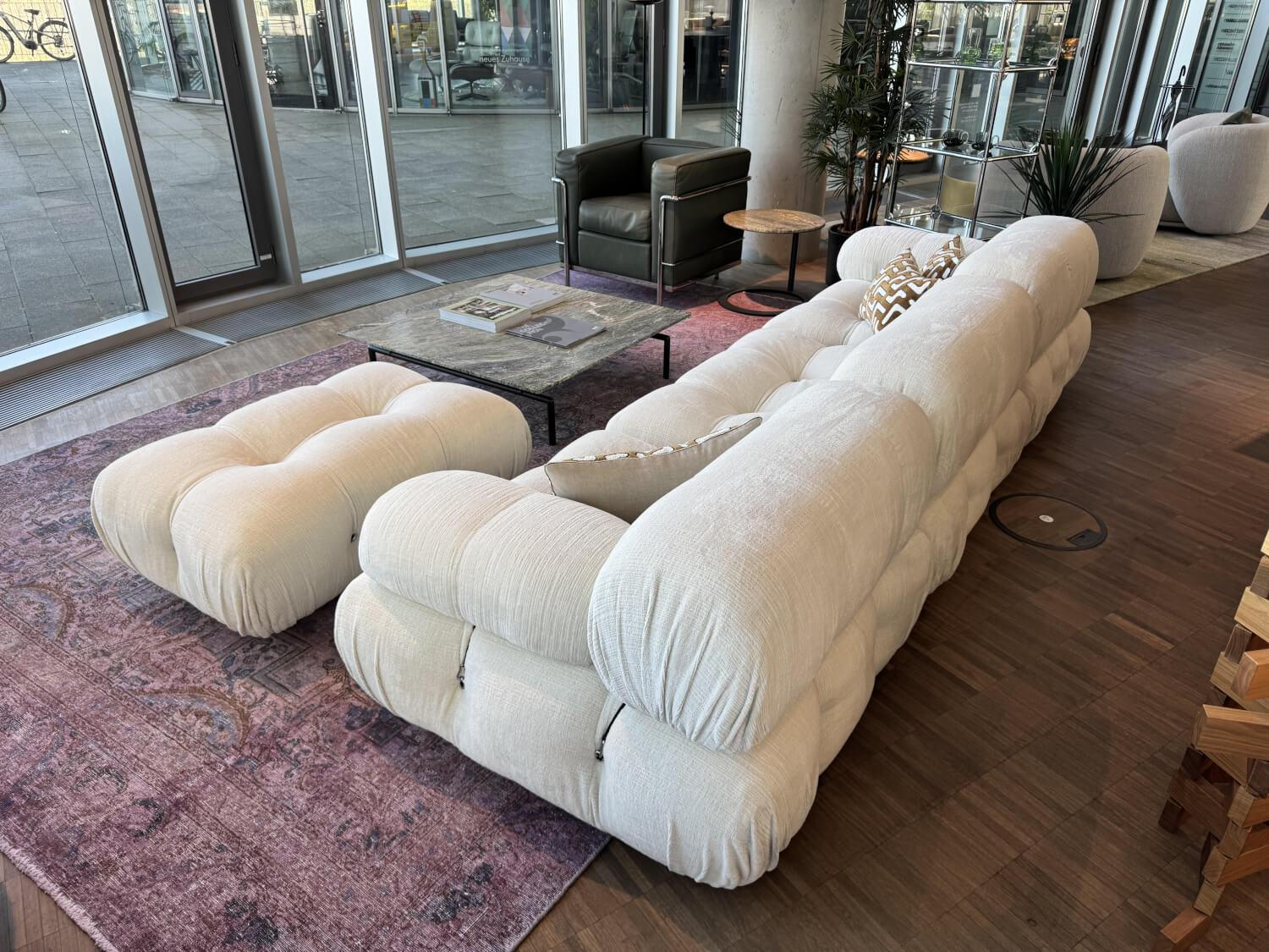 B&B Italia - Sofa Camaleonda Stoff Enia Elfenbeinweiß mit Hocker - 4