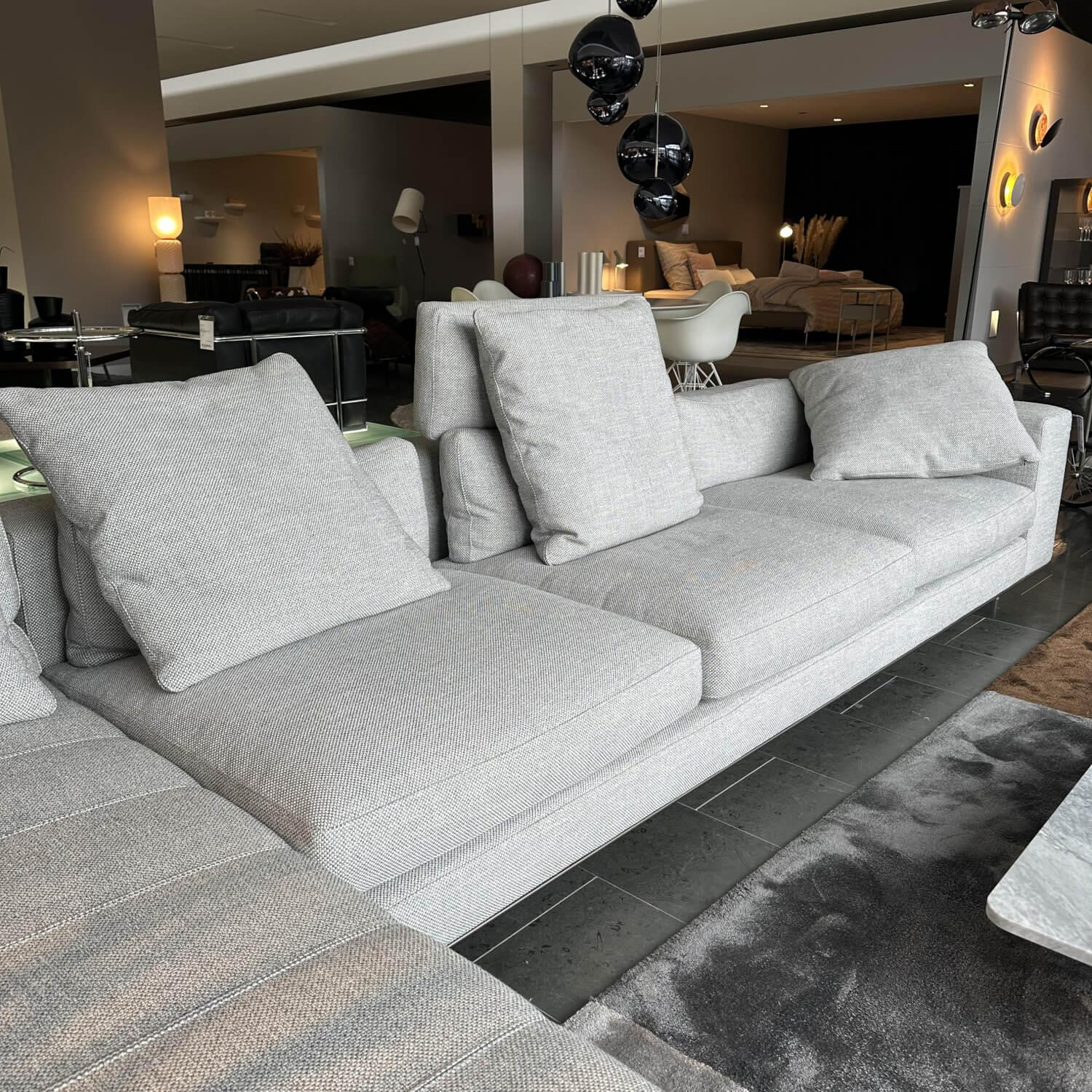 Minotti - Ecksofa Freeman Duvet T Wing Stoff Milennium 05 Ghiaccio Grau Inklusive Kopfstütze Und Hocker Freemann Pelle Aspen Stone Grey - 16
