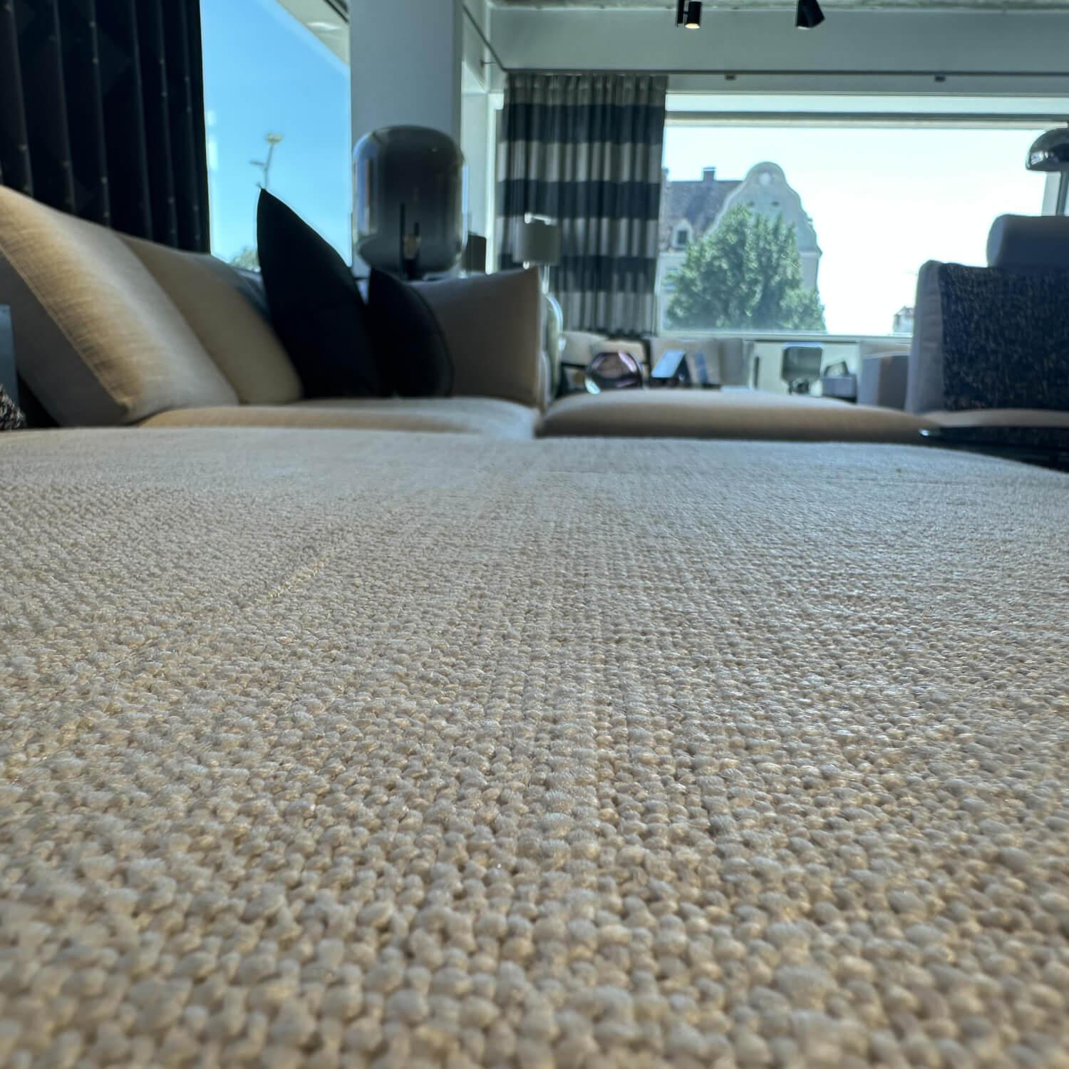 Minotti - Sofalandschaft Hamilton Stoff Nakano 01 Bianco mit Tischelement Kopfstütze und Kissenset - 6