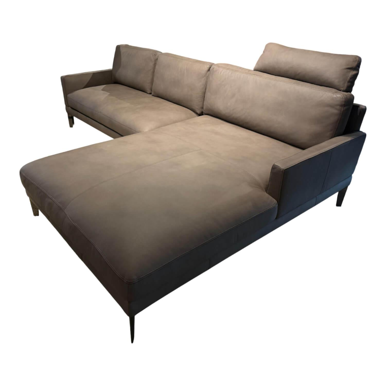 Paul Lindberg - Ecksofa Numa Leder 25 Hazelnut Lantara Braun mit Einsteckkopfstützen - 1