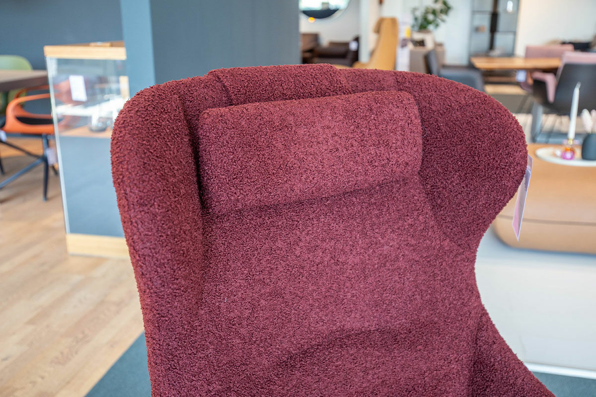 Wittmann - Sessel Jolly Stoff Hug Me 010 Weinrot Gestell Schwarz Grau Pulverbeschichtet mit Kopfkissen - 5