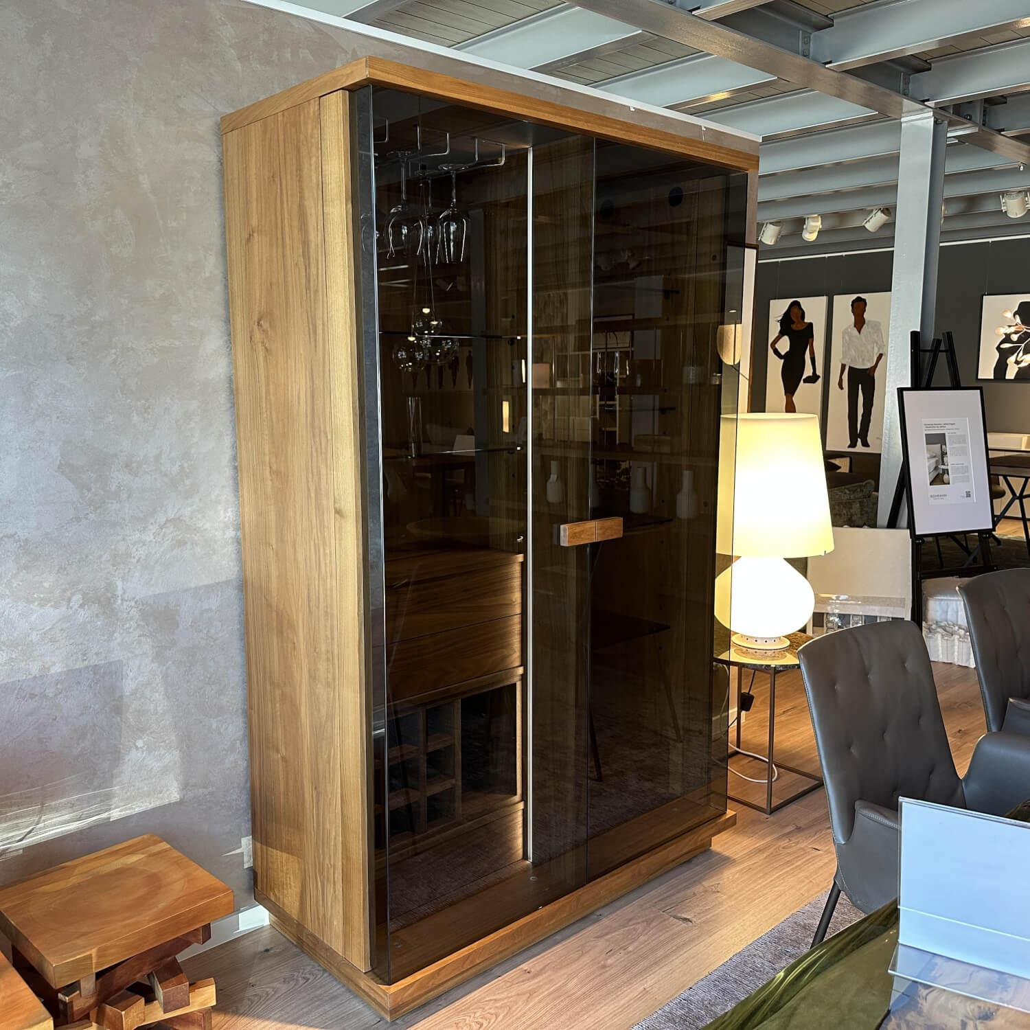 Riva1920 - Schrank Cambus Evo Nussbaum Geölt Türen Rauchglas Bronziert Mit Beleuchtung Und Touch Sensor - 2