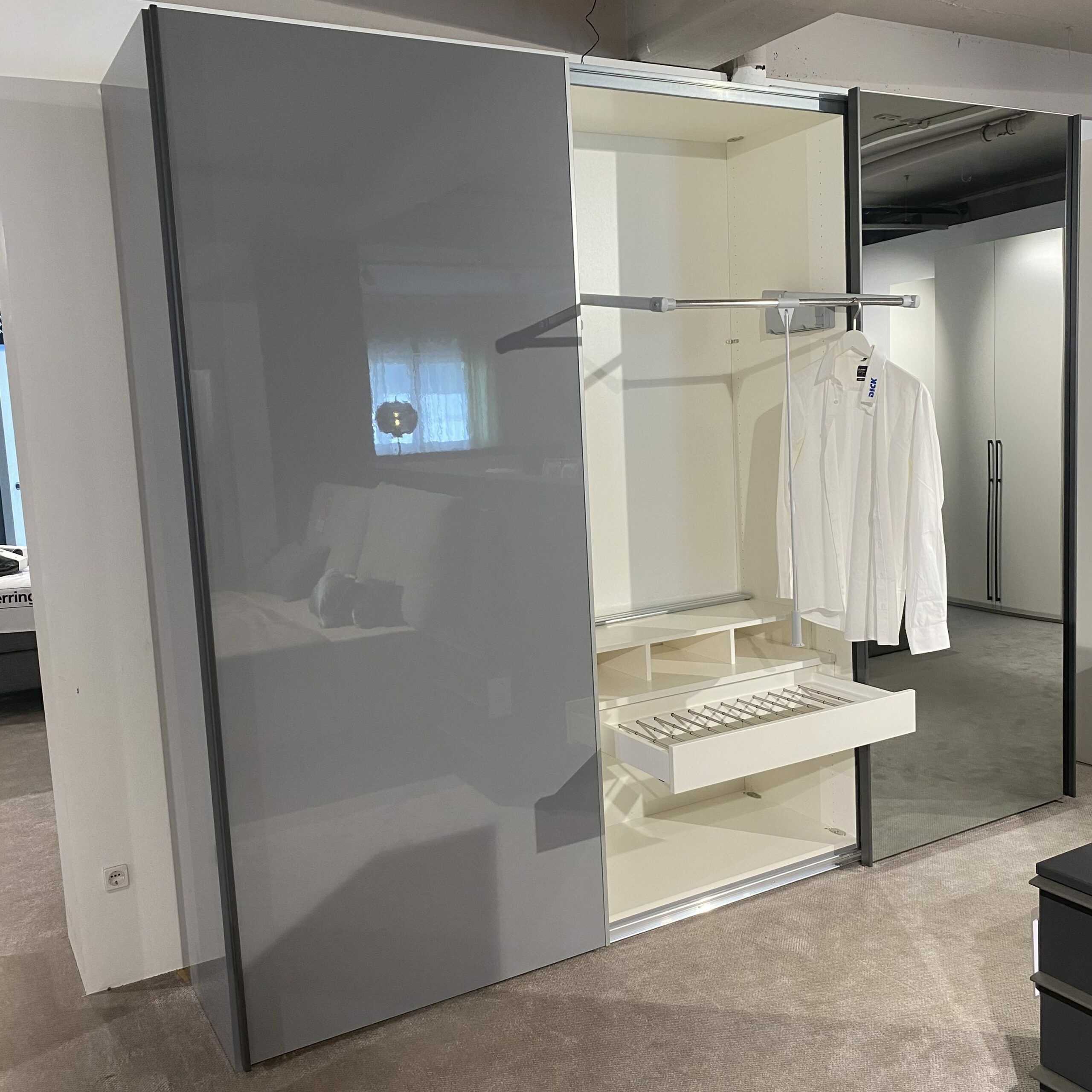 Loddenkemper - Schwebetürenschrank Lenjo Lack Platengrau 3 Türen - 6