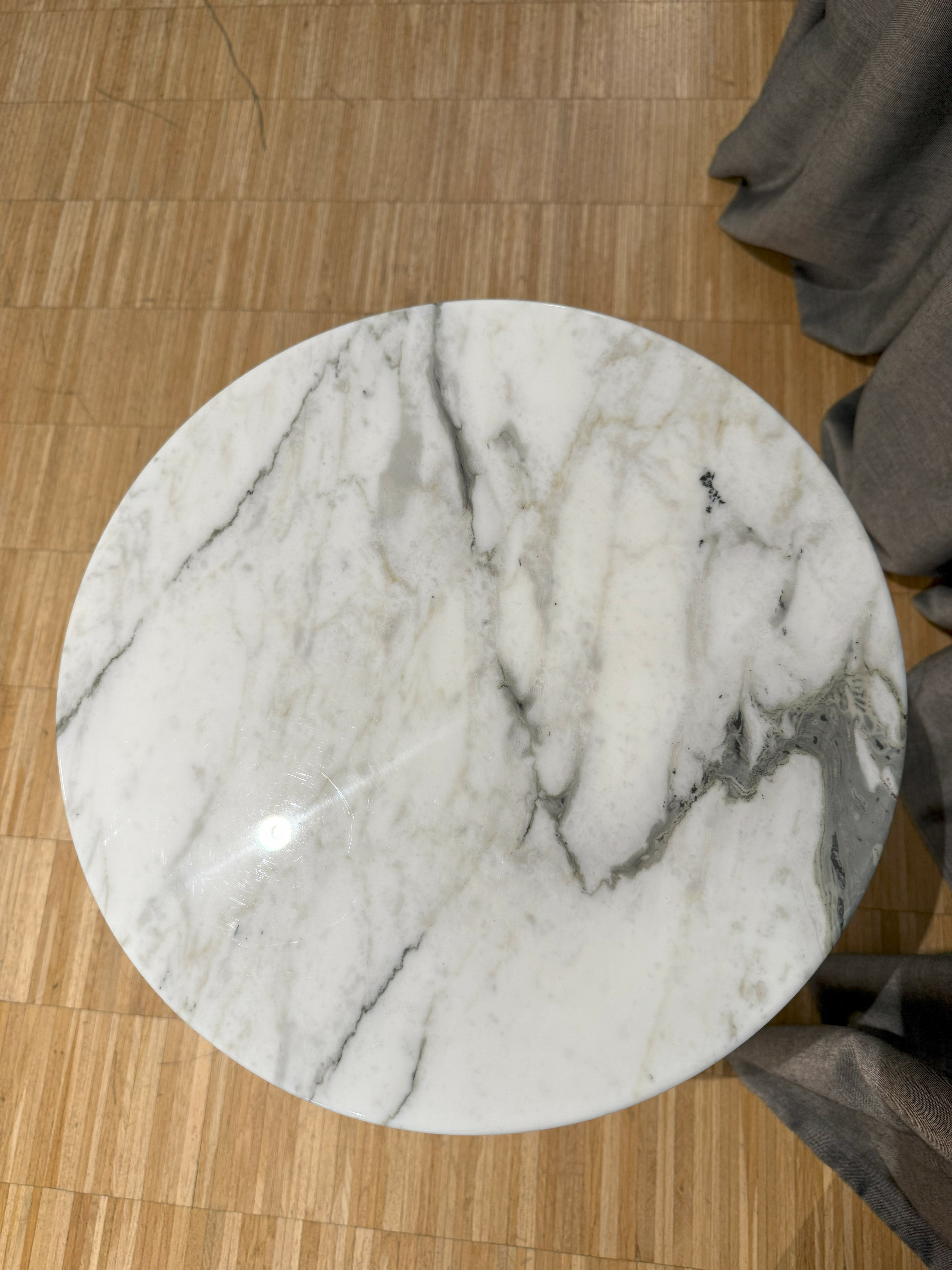 Knoll International - Beistelltisch Saarinen Marmor Arabescato Säulenfuß Weiß - 5