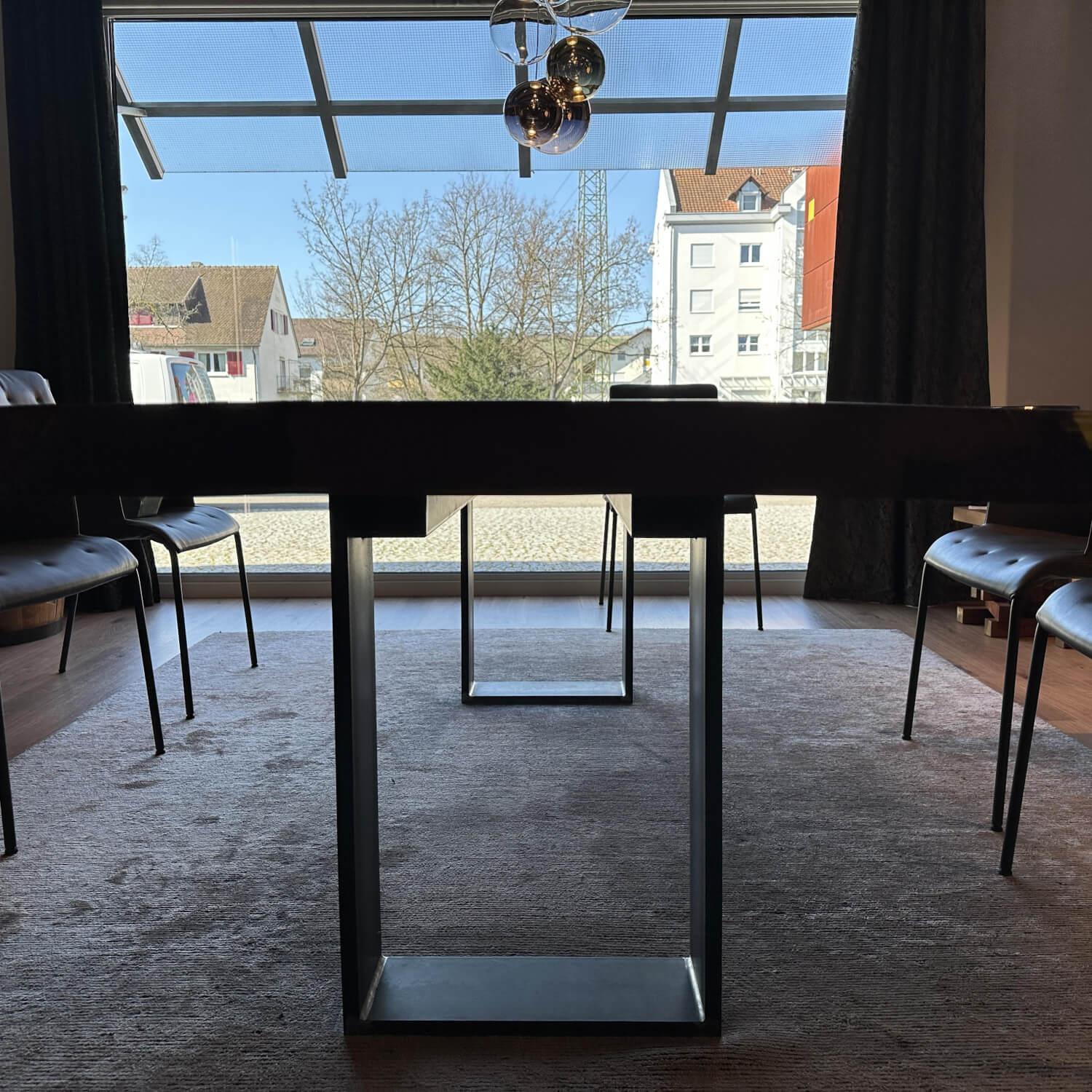 Riva1920 - Esstisch Kauri Newton Platte Holz Kauri Mit Kunstharz Ausgegossen Gestell Eisen Irondust Lackiert - 4