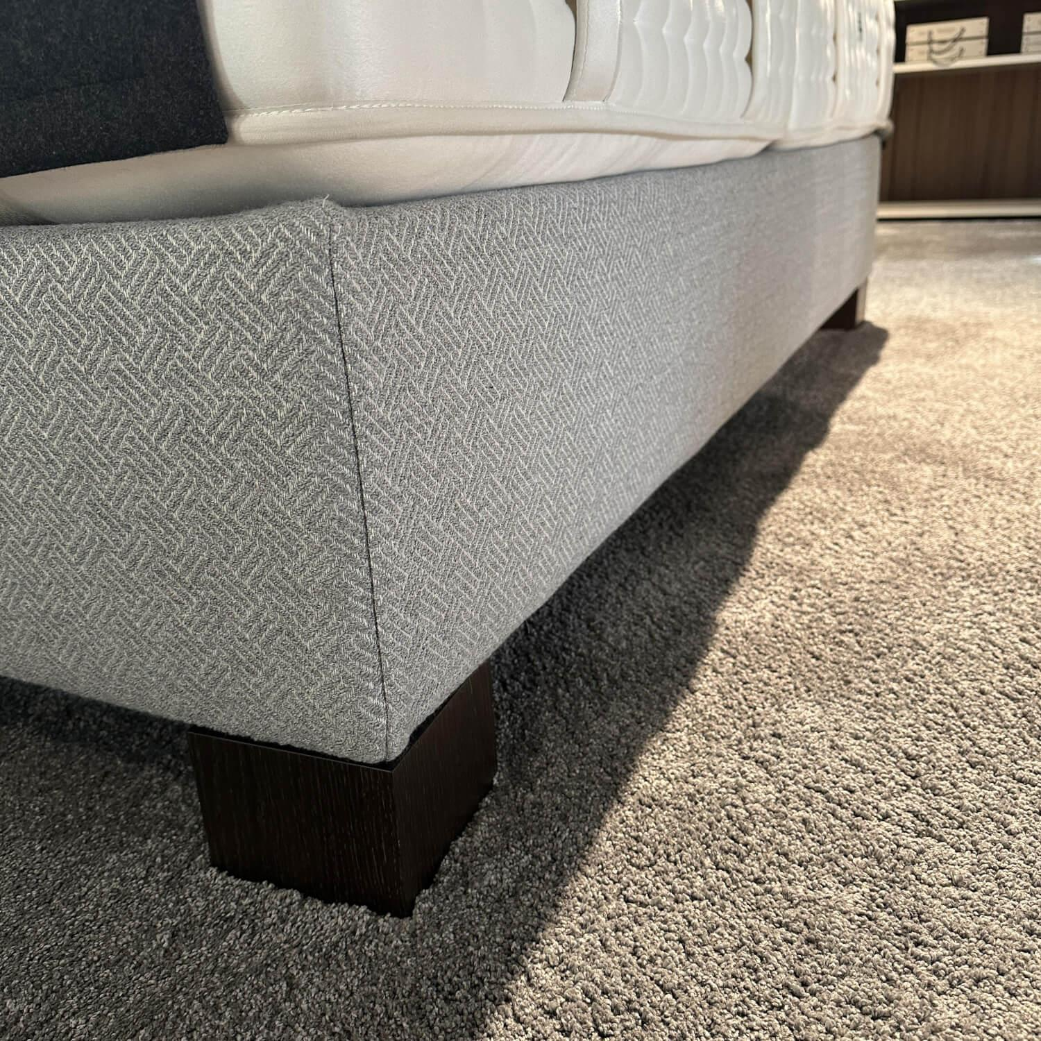 Schramm - Polsterbett Basis Bezug Stoff Luna 1870 Platin Grau Füße Quadratsich Eiche Schwarz Inklusive Matratzen - 2