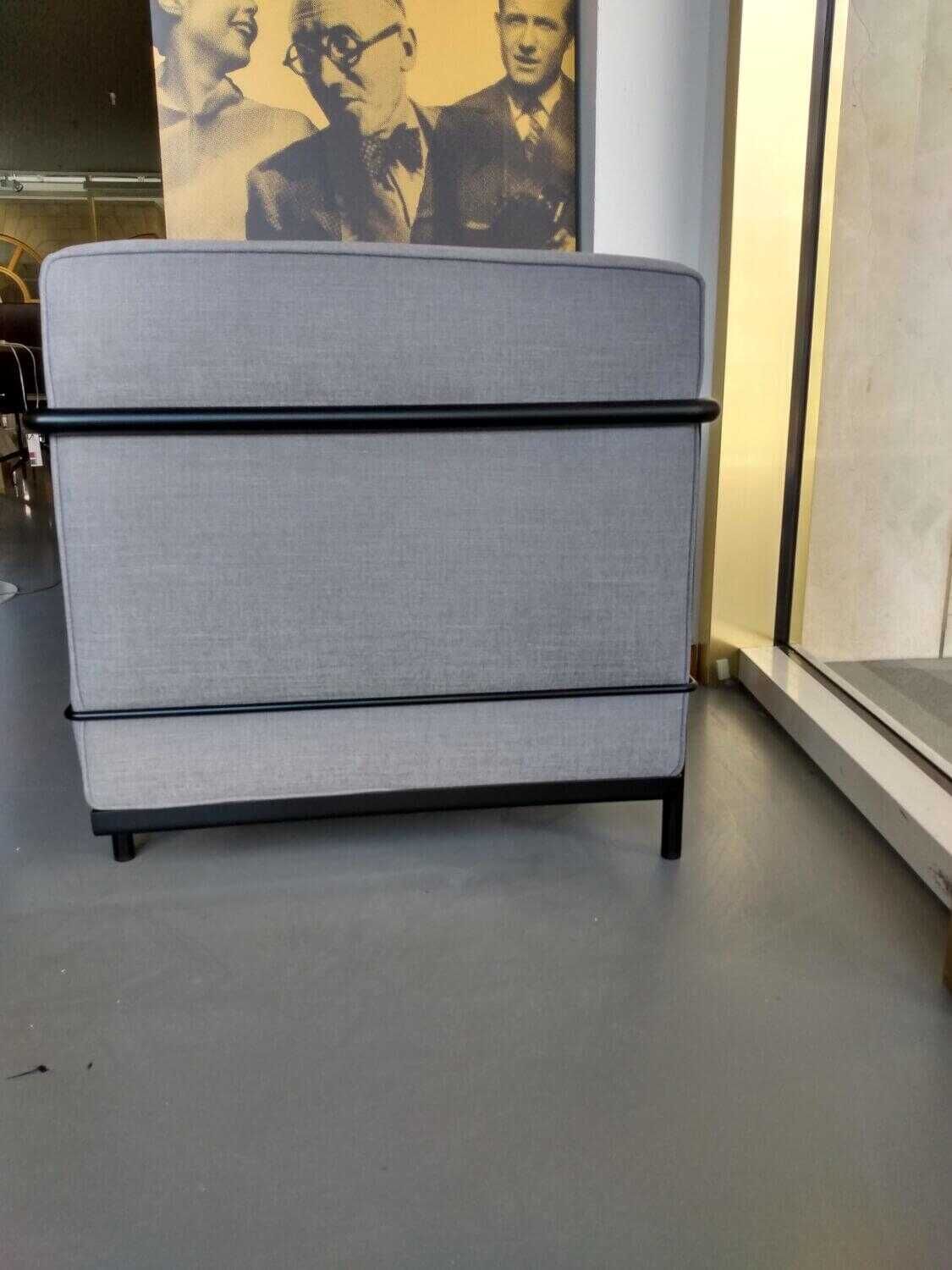 cassina-sessel-lc2-stoff-grau-gestell-schwarz-05b9d5eb1281nFvwwpoNWTrj6 Cassina - Sessel LC2 Stoff Grau Gestell Schwarz - 7