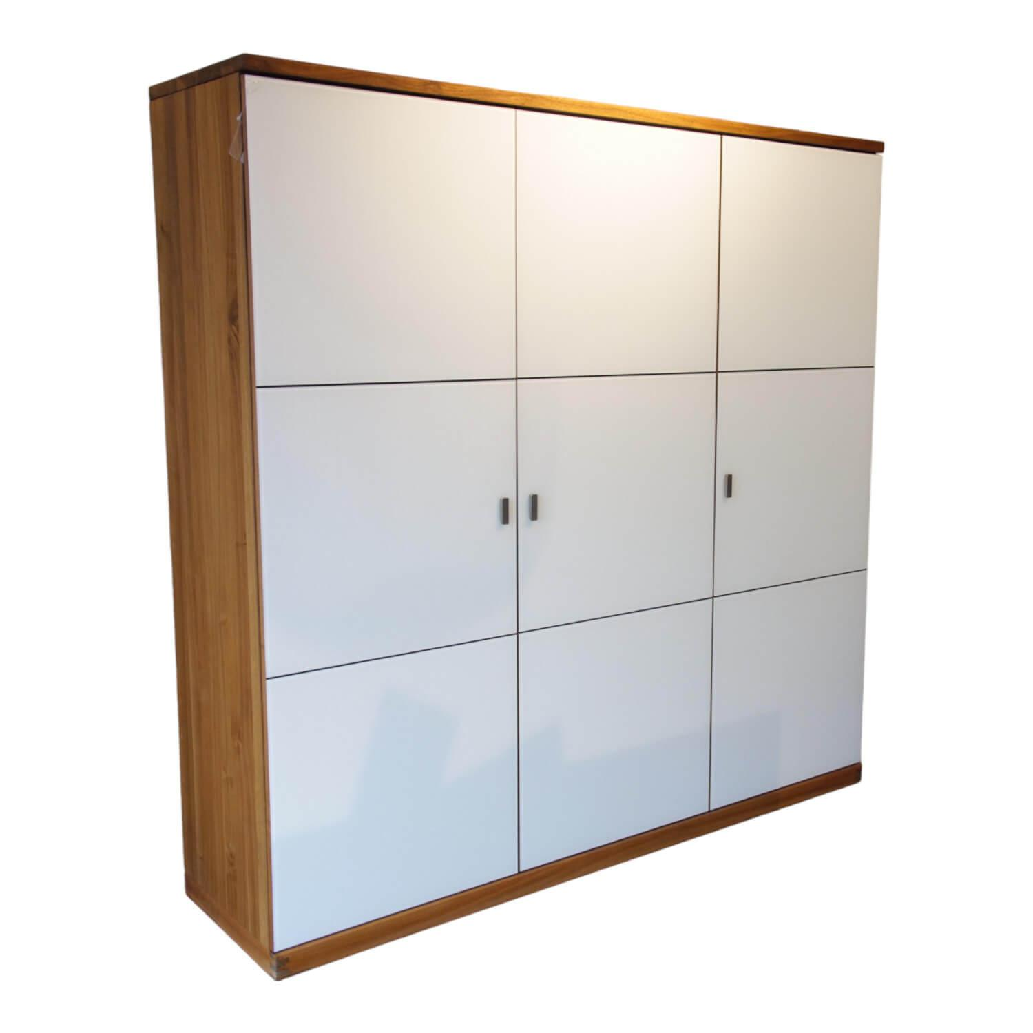 Team 7 - Vitrine 7 Cubus Quadrat Nussbaum Farbglas Weiß - 1
